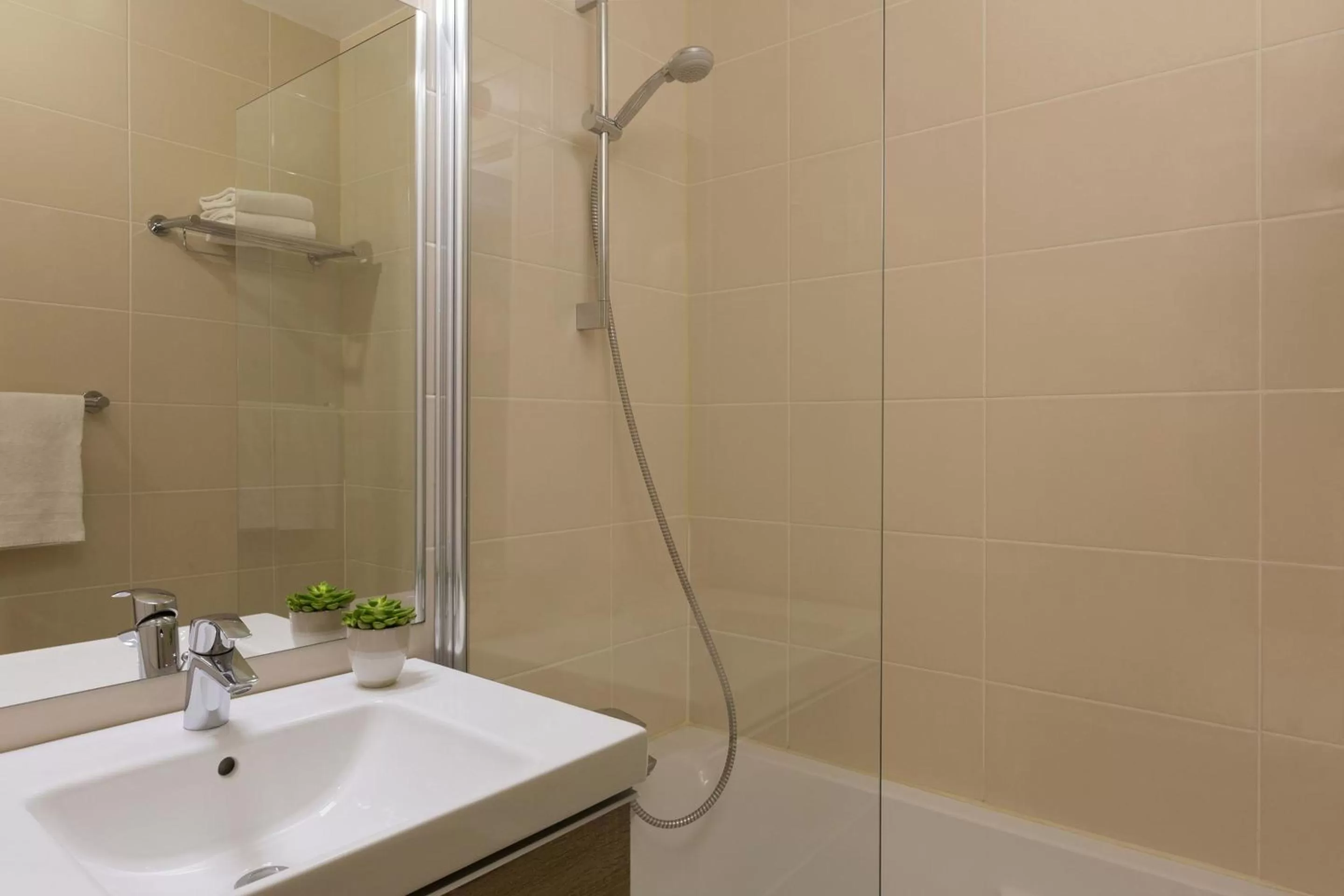 Bathroom in Citadines La Défense Paris