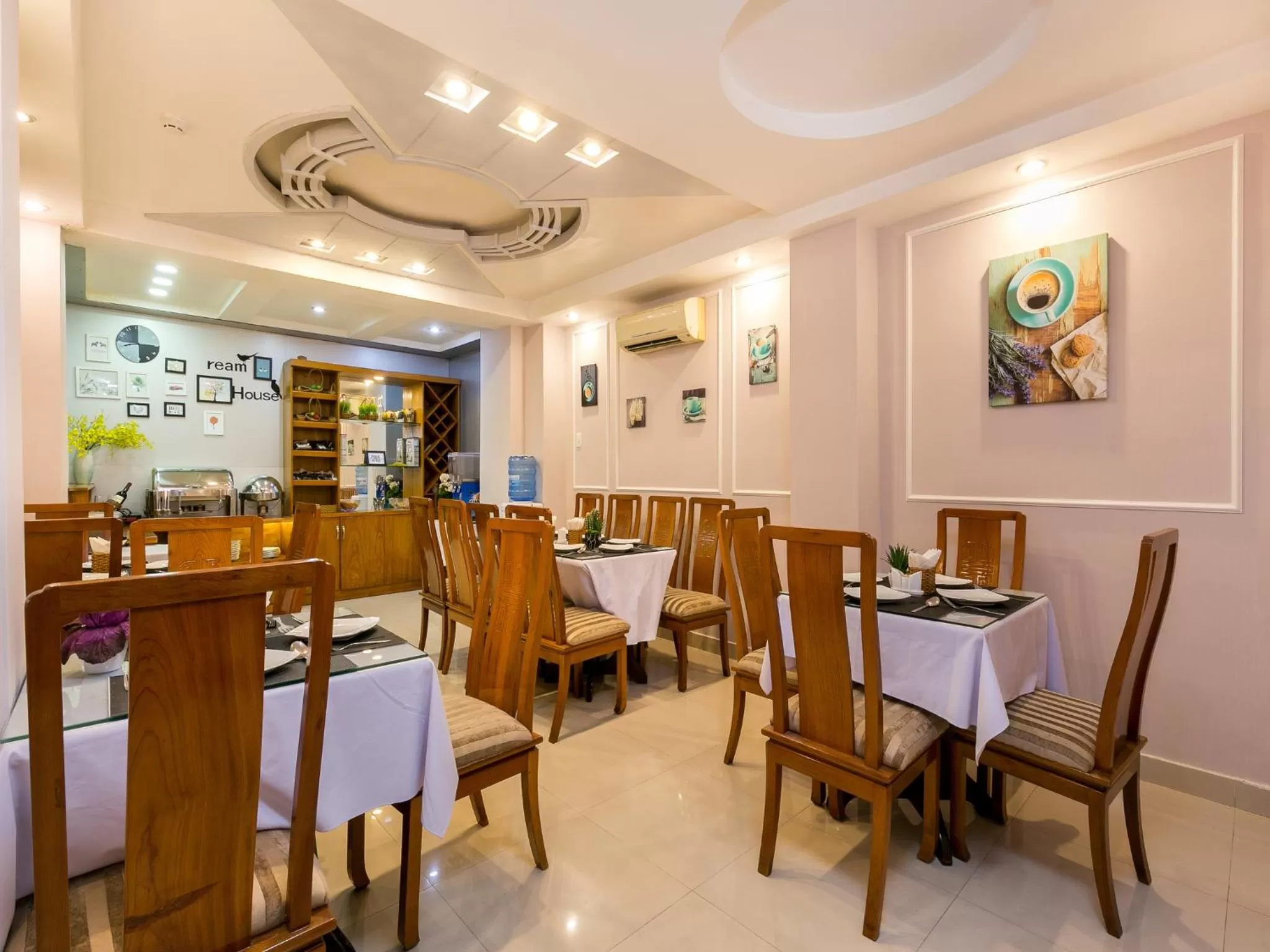 Restaurant/places to eat in Vilion Boutique Hotel Ben Thanh