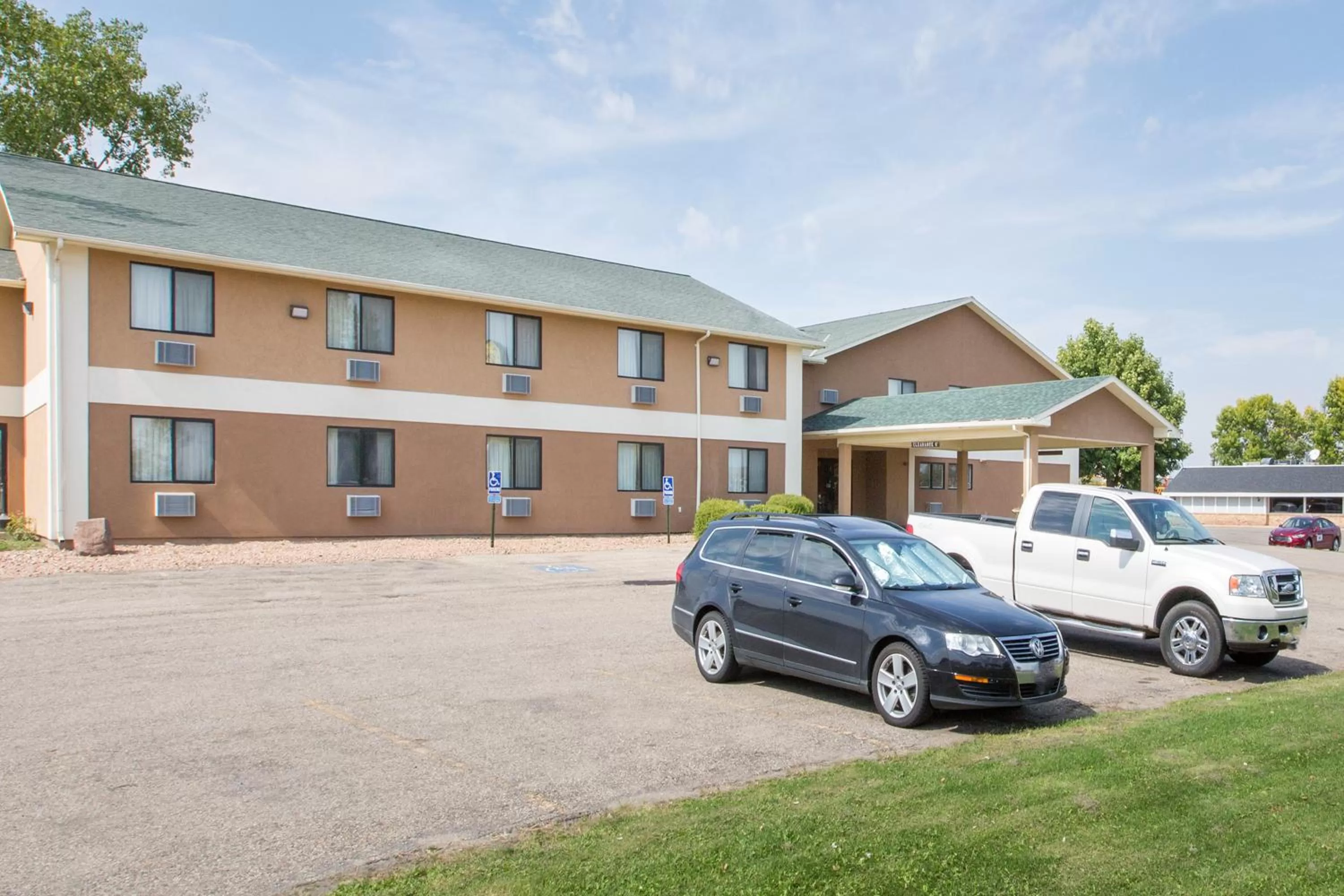 Facade/entrance in Super 8 by Wyndham Blue Earth