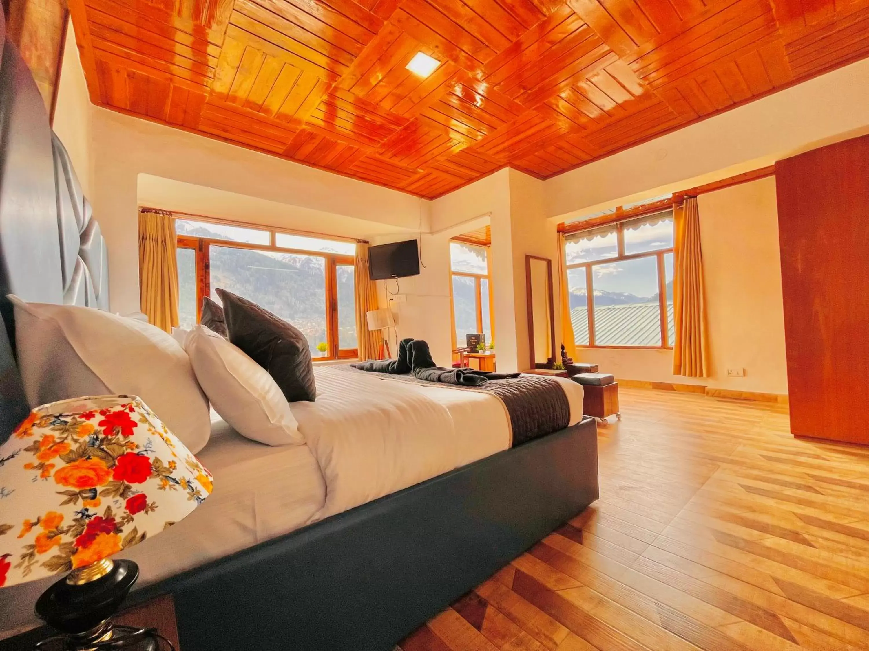 Three-Bedroom Cottage in Himalayan Nomad Cottage, Manali Three-Bedroom Cottage in Himalayan Nomad Cottage, Manali