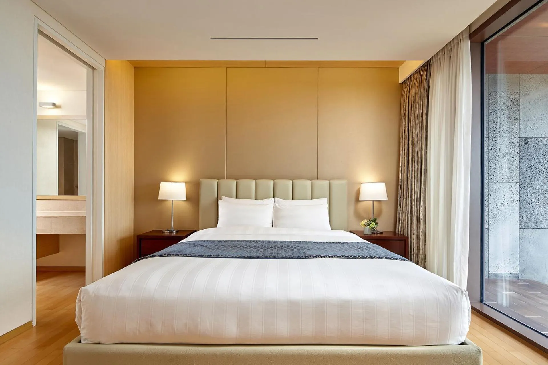 Bed in Lotte Resort Jeju Artvillas