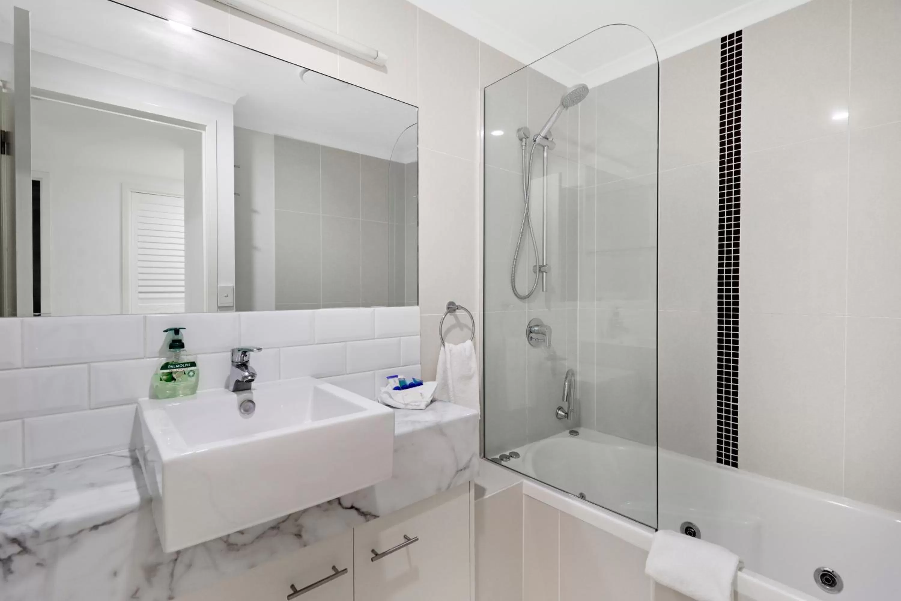 Bathroom in Eden by the Bay