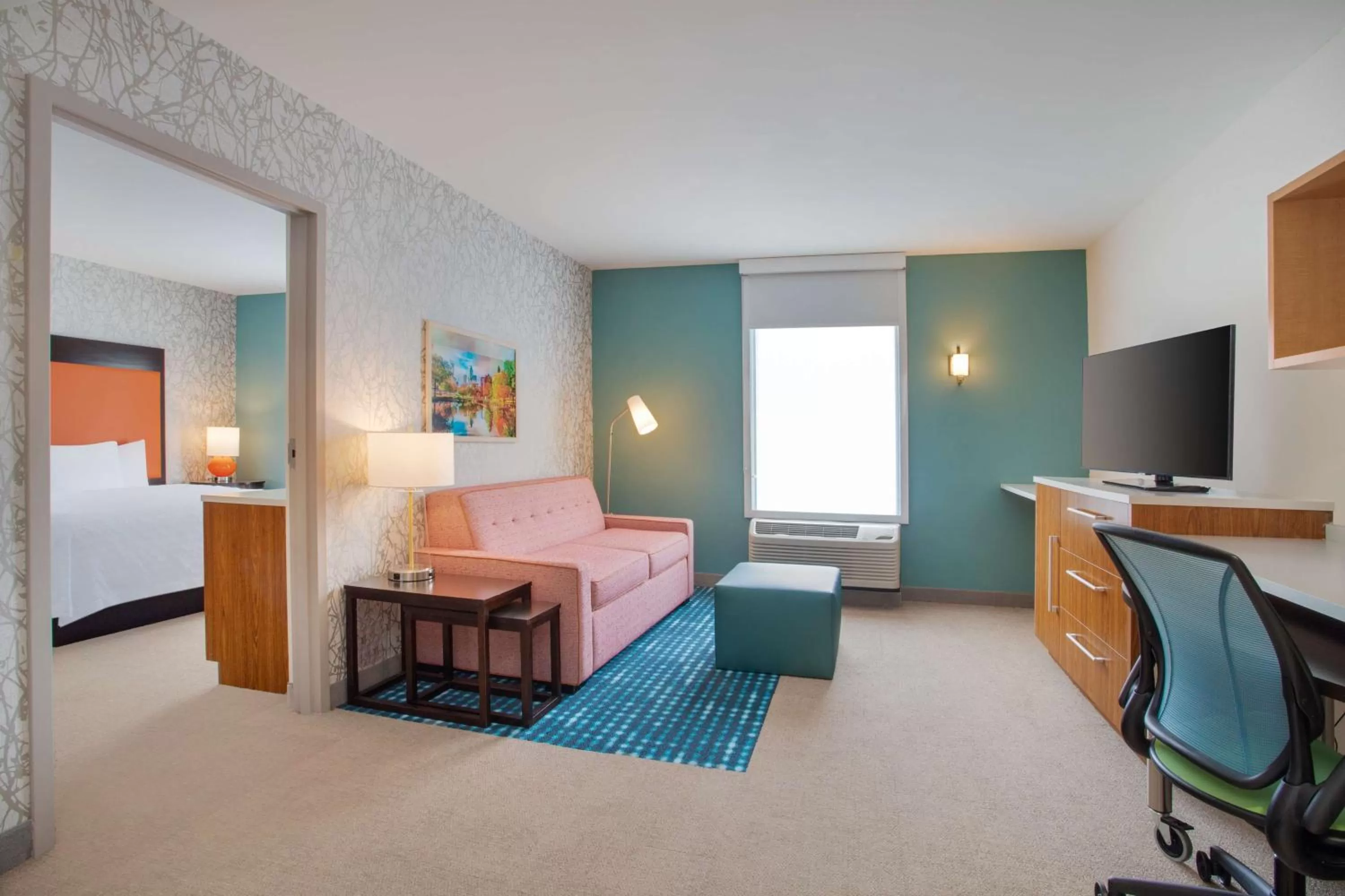 Living room, Bed in Home2 Suites Charlotte I-77 South