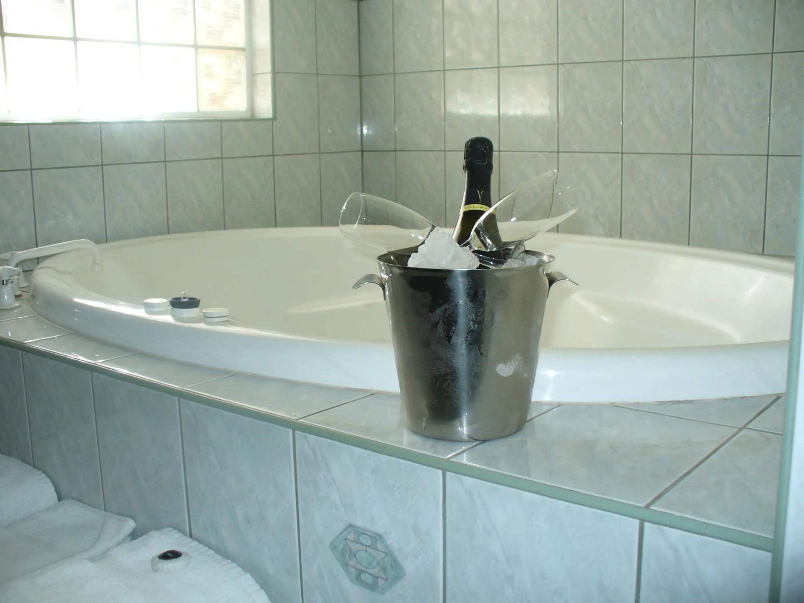 Decorative detail in Charles Rasp Motor Inn & Cottages