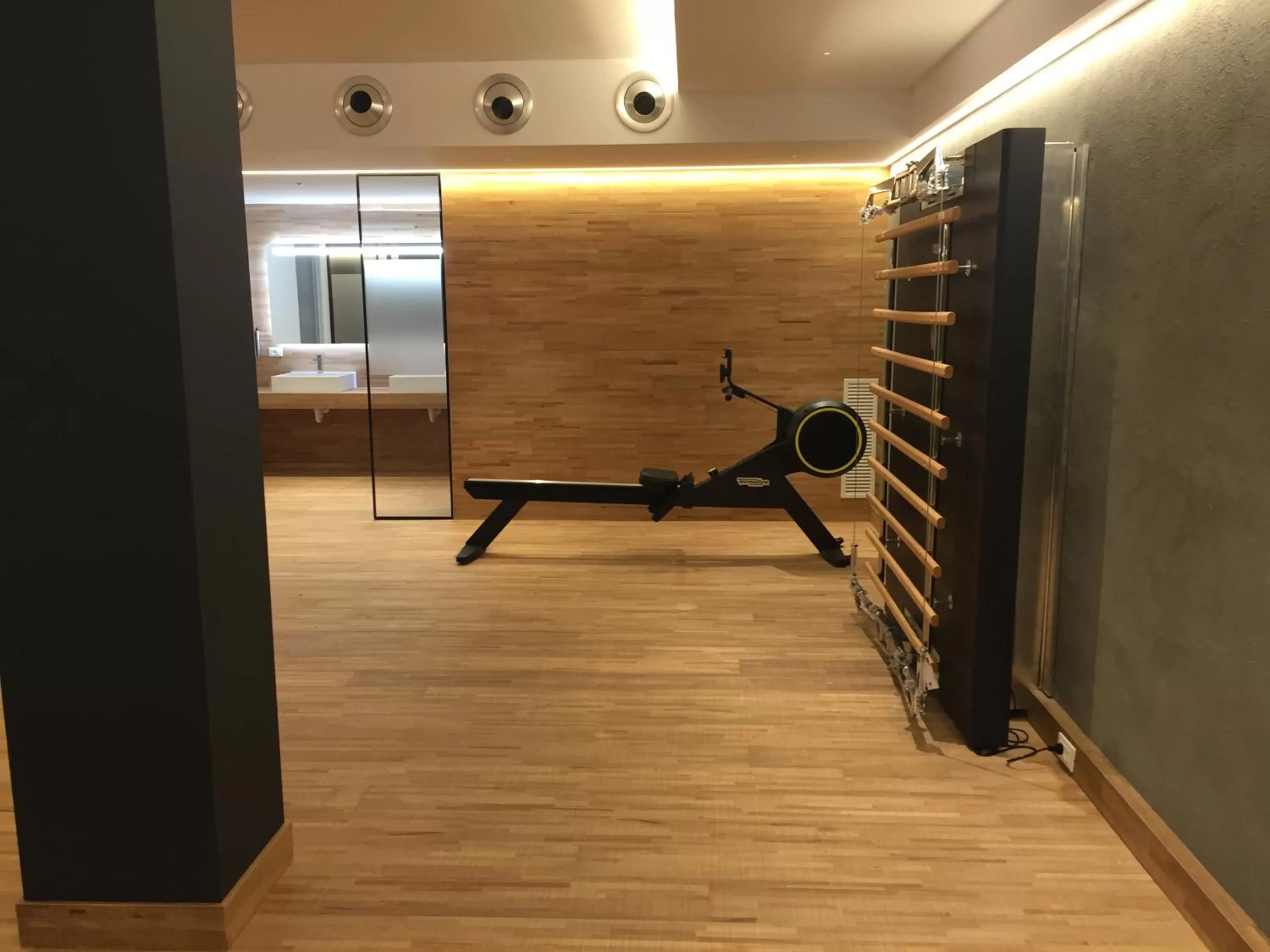 Fitness centre/facilities in Ambassador Palace Hotel