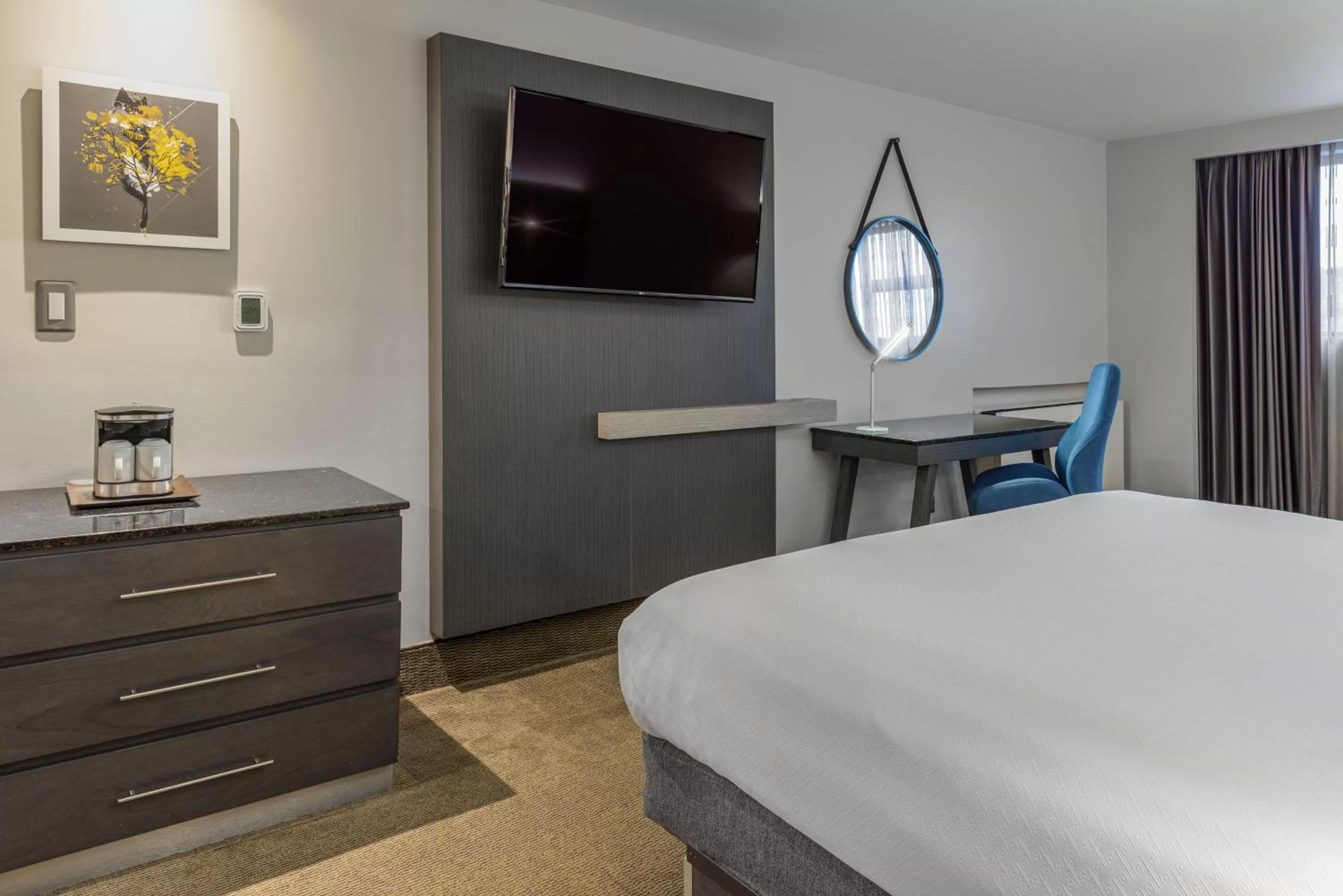 Photo of the whole room, Bed in Crowne Plaza San Jose La Sabana by IHG