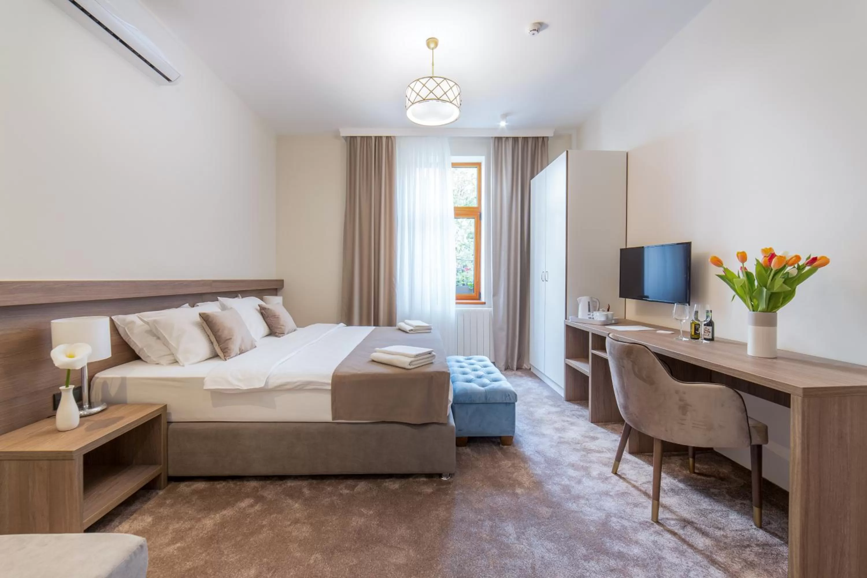 Family, Bed in M House Belgrade Residence