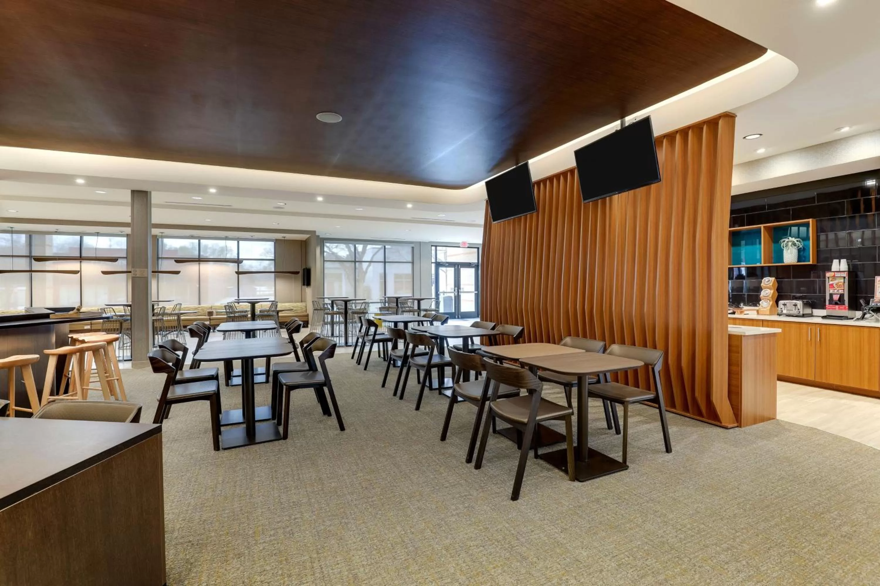 Restaurant/places to eat in SpringHill Suites by Marriott Cheraw