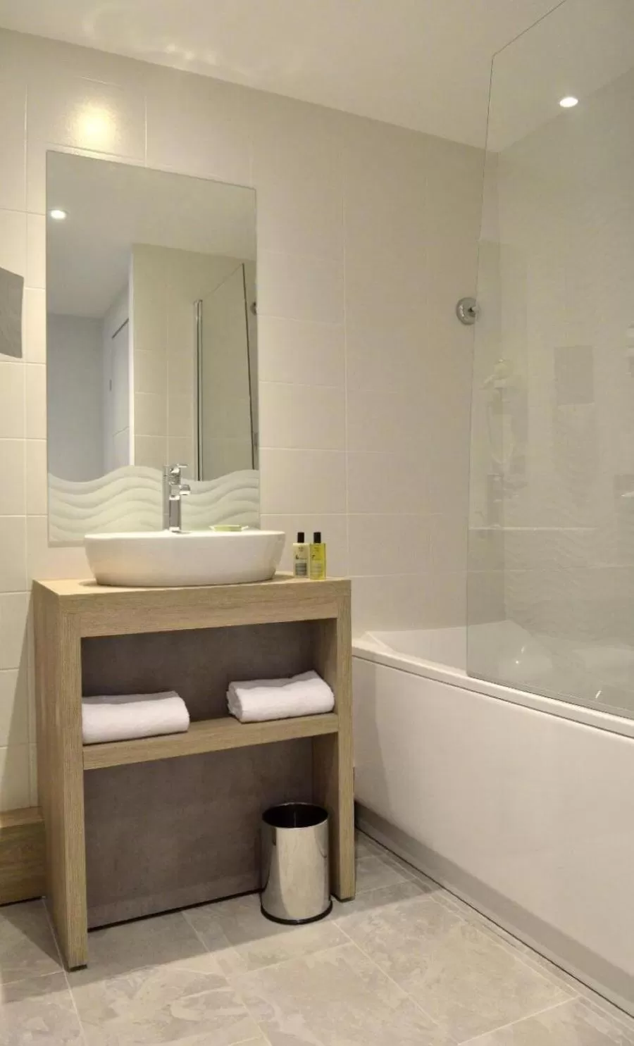 Bathroom in Best Western Les Aureliades Saint Nazaire