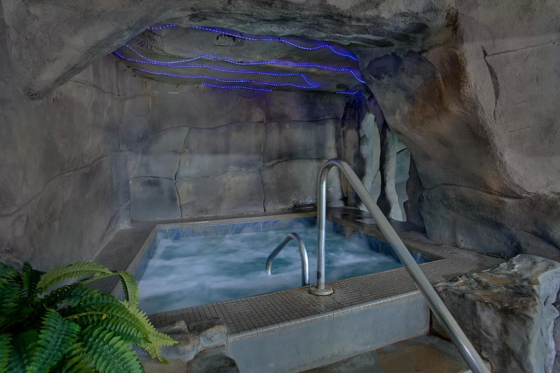 Hot Tub in Sidney James Mountain Lodge