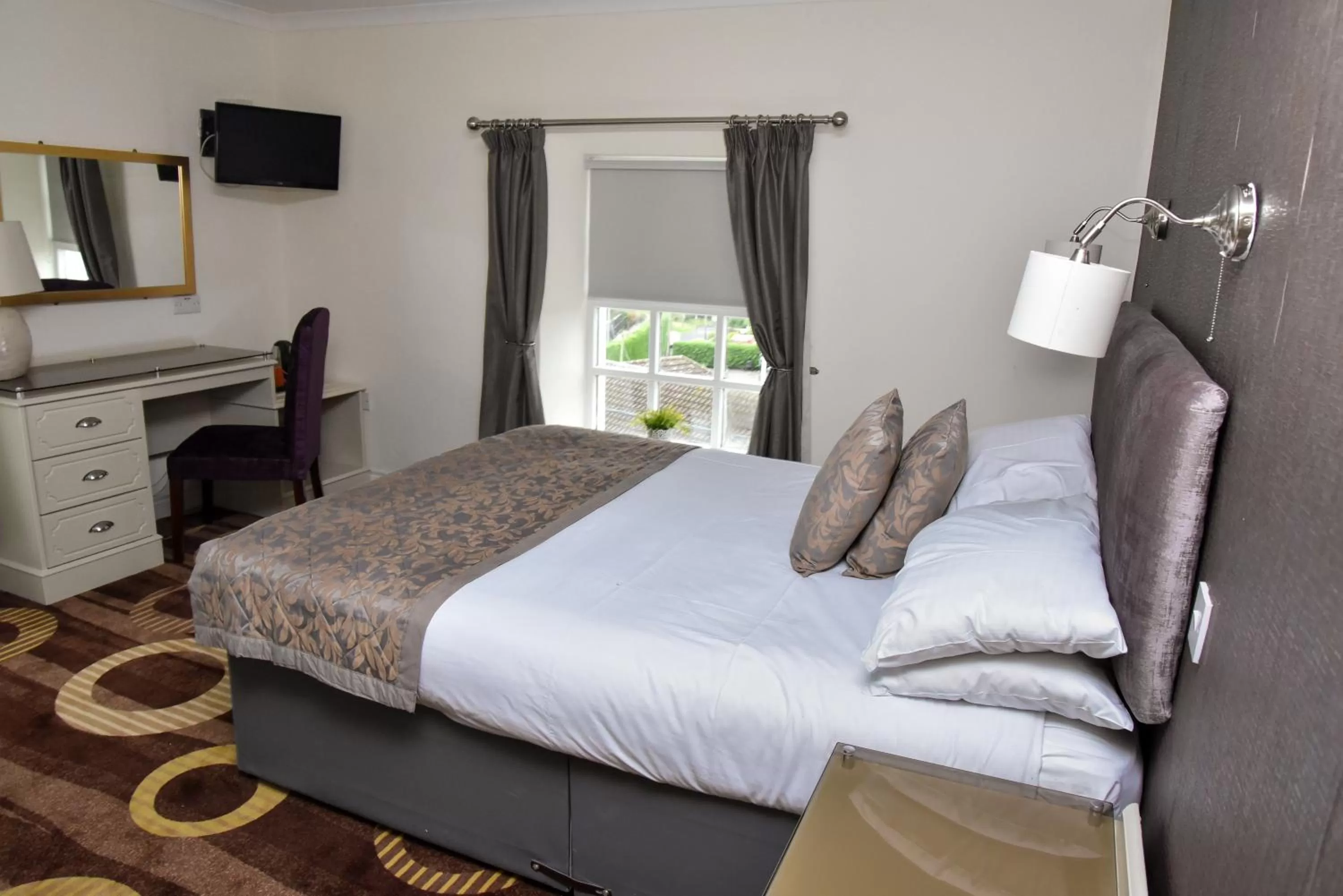 Photo of the whole room, Bed in Kildare House Hotel