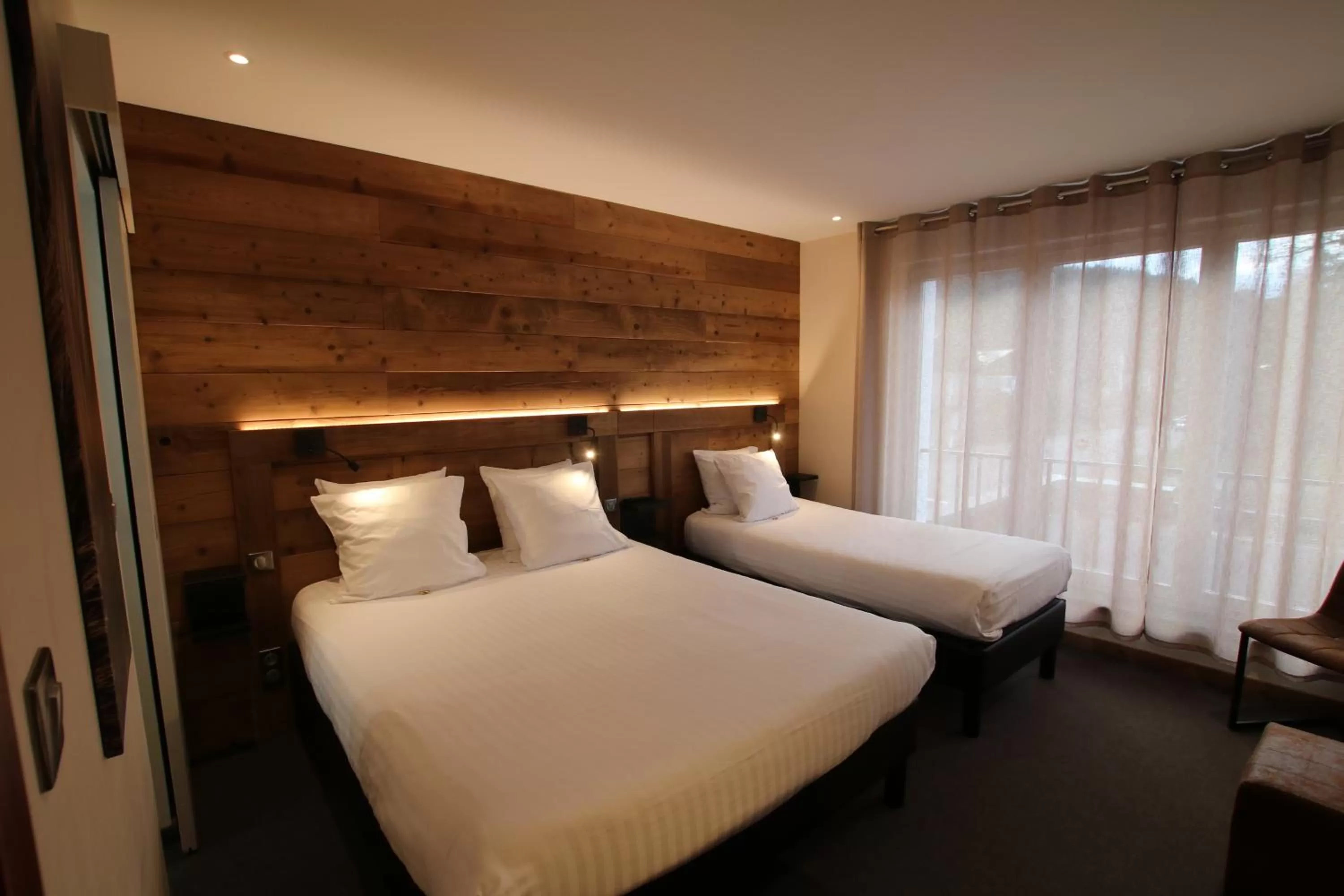 Photo of the whole room, Bed in Les Loges Du Parc