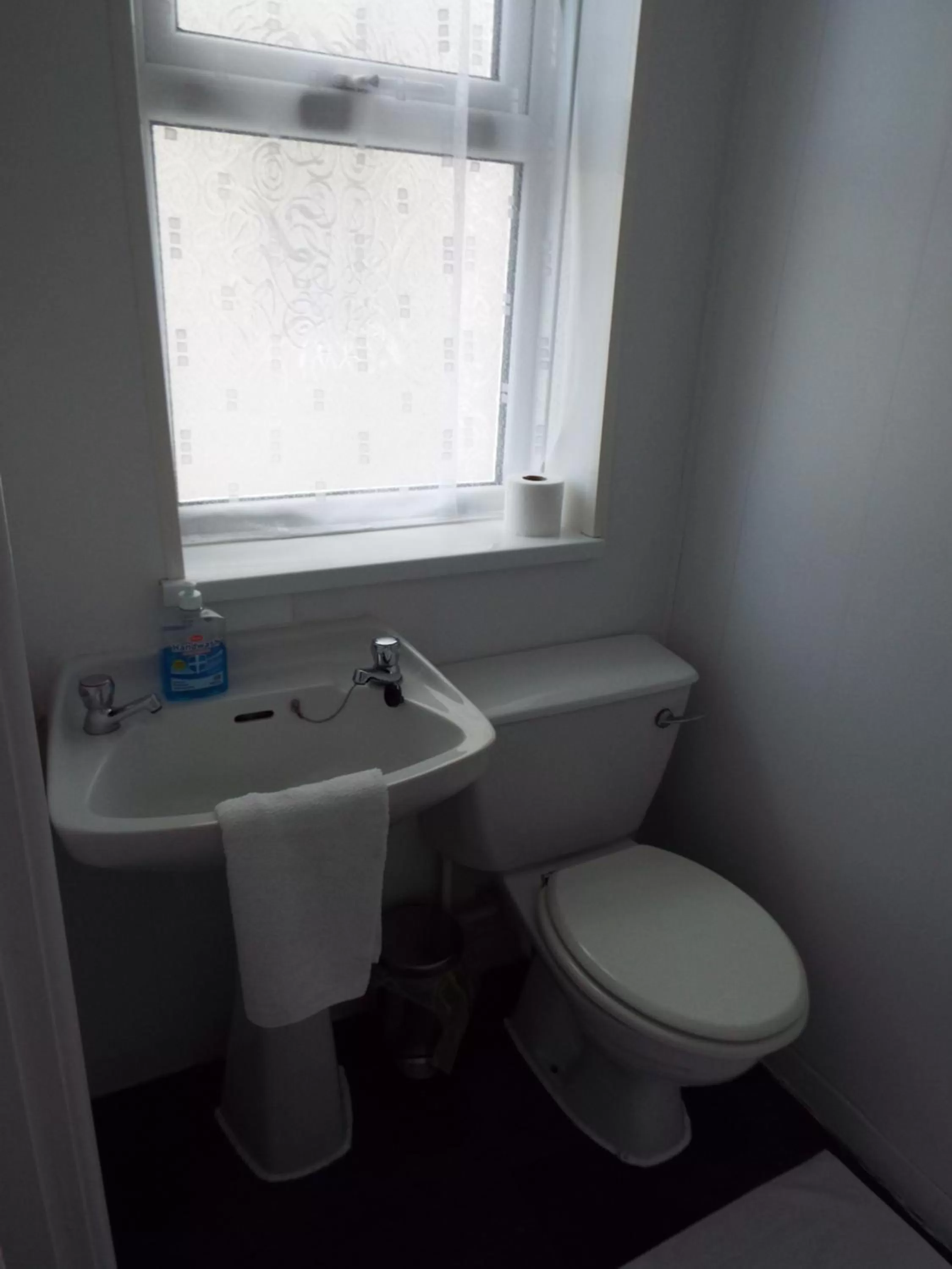 Bathroom in Alfies Hotel