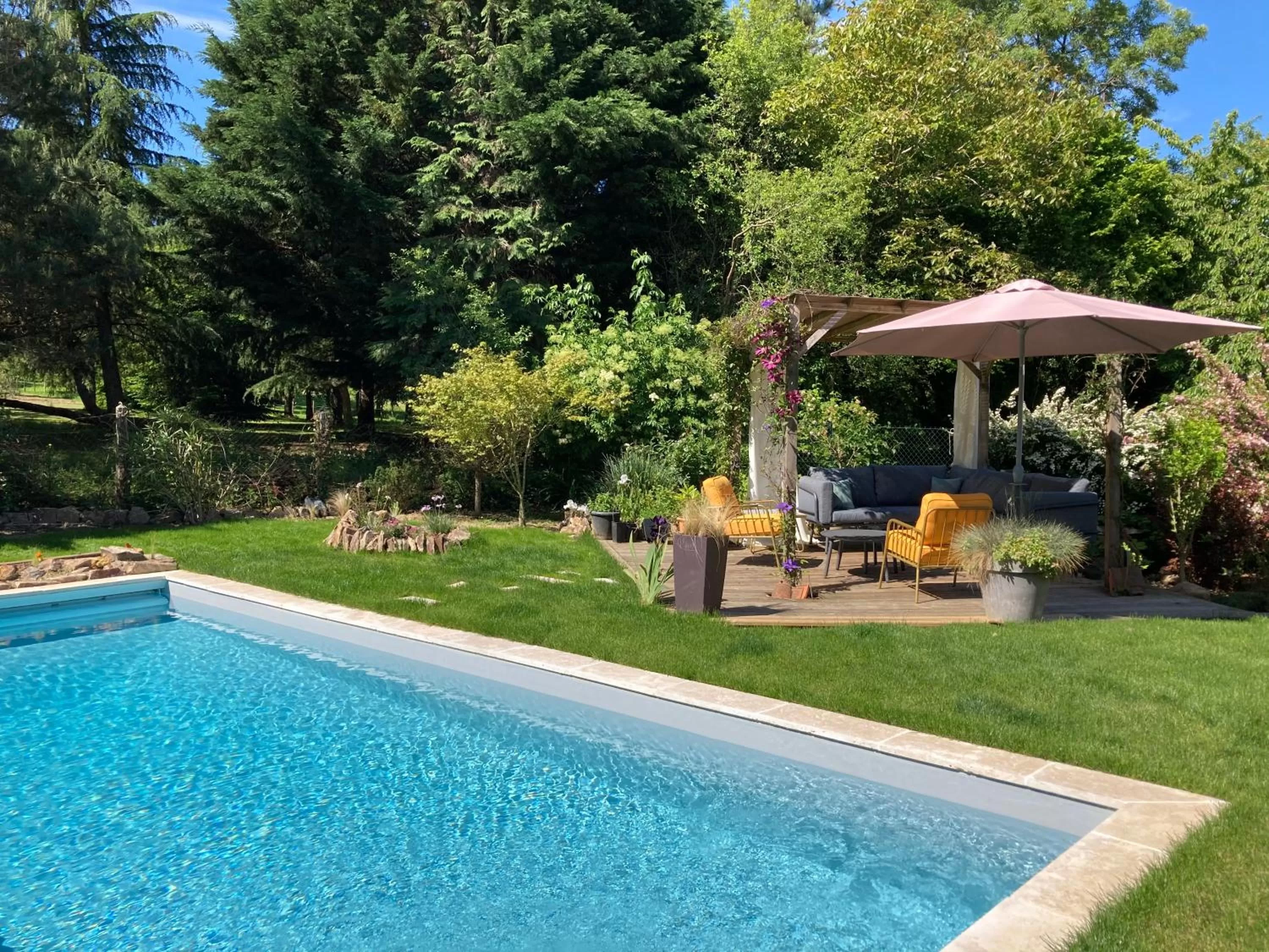 Swimming Pool in Les Chambres Lauryvan