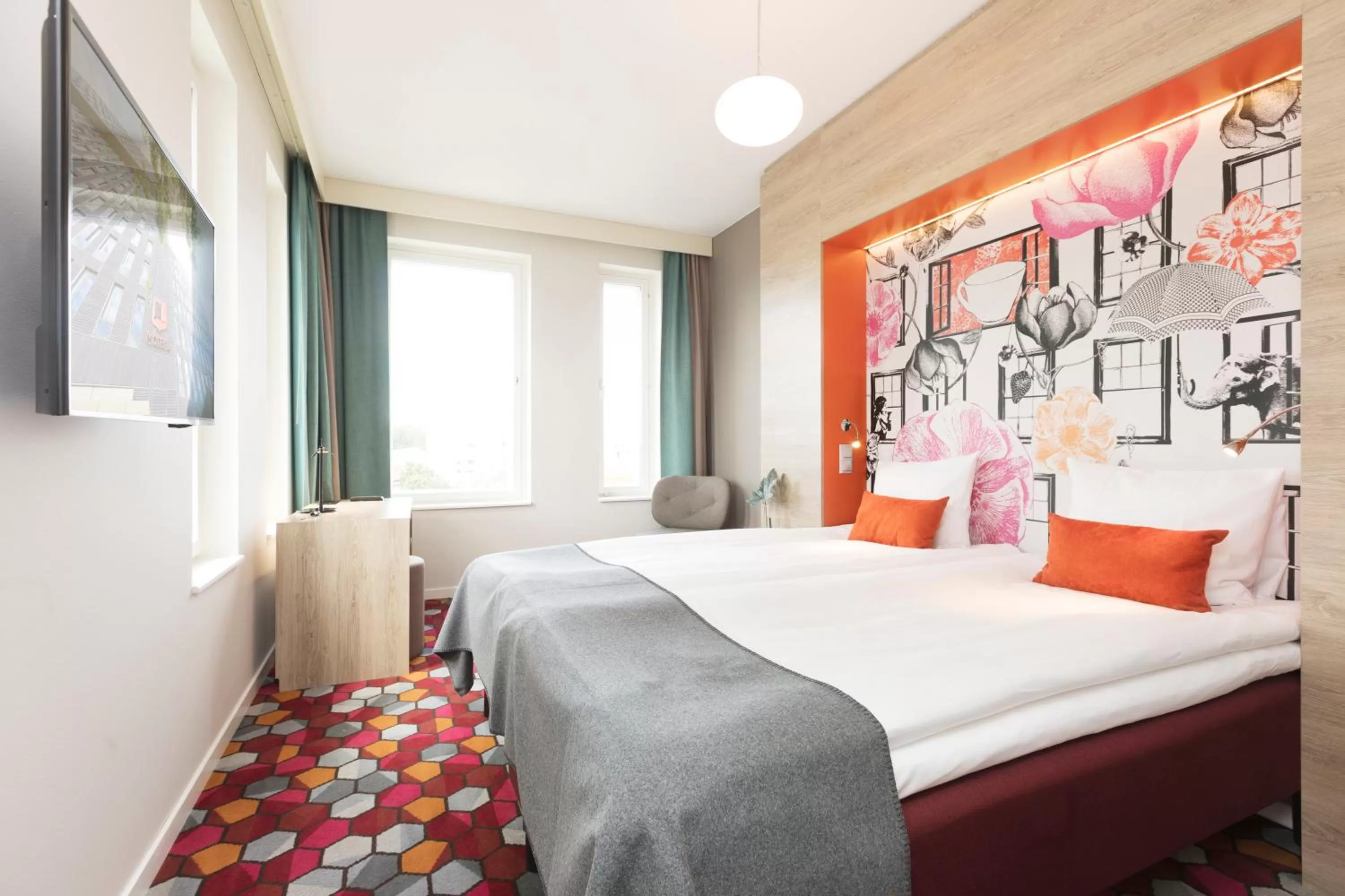 Spring, Bed in Motel L Stockholm Älvsjö