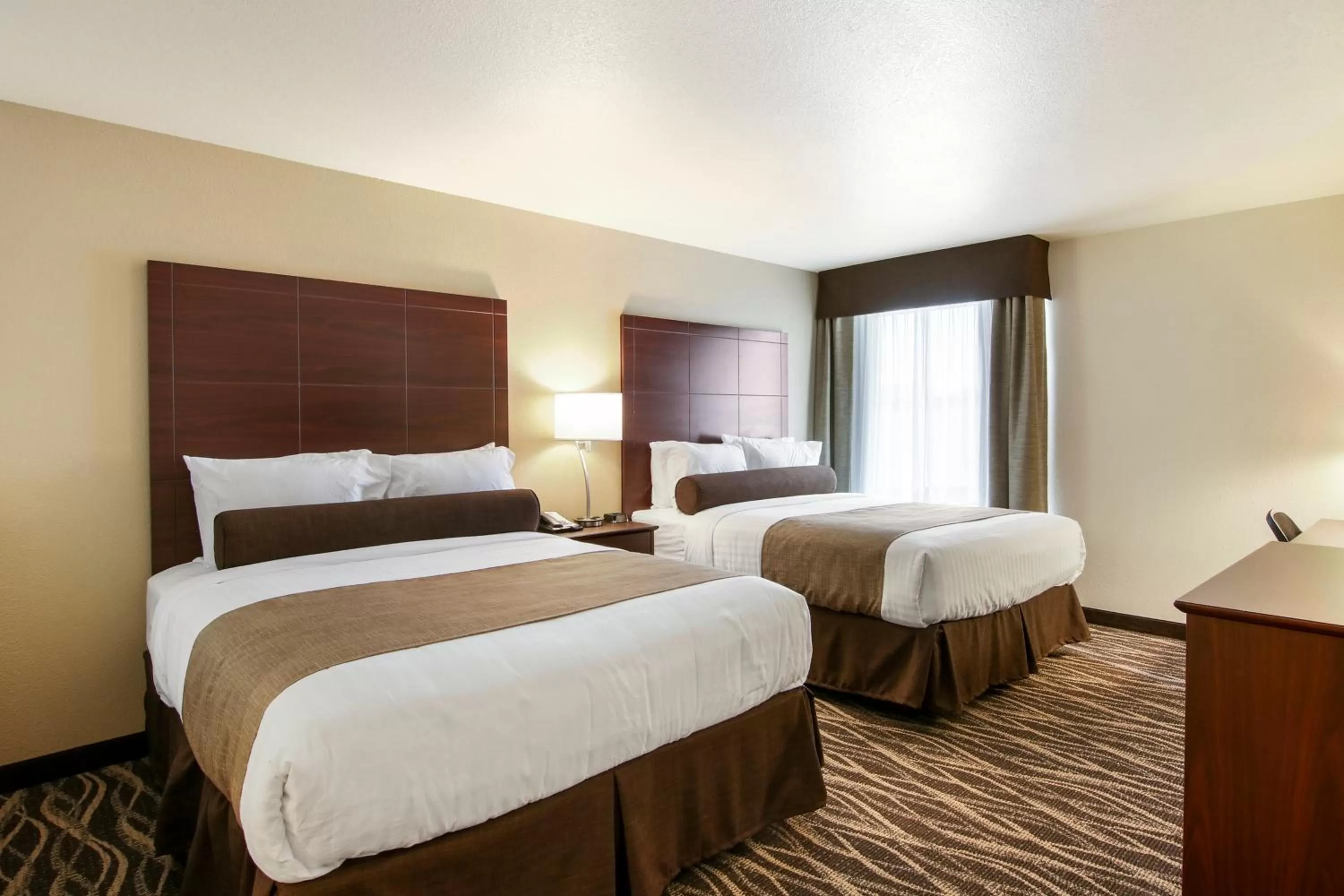 Bed in Cobblestone Inn & Suites - Menomonie/UW-Stout
