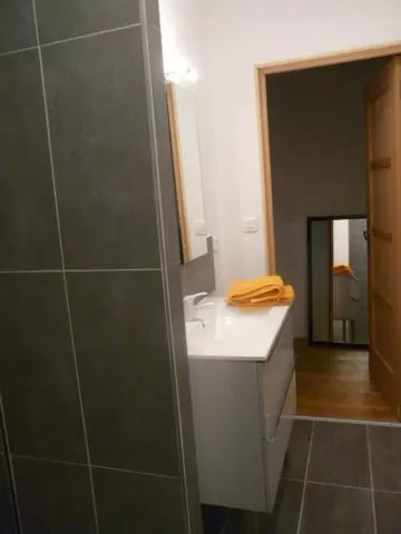 Bathroom in Topaze séjour chez le Vigneron