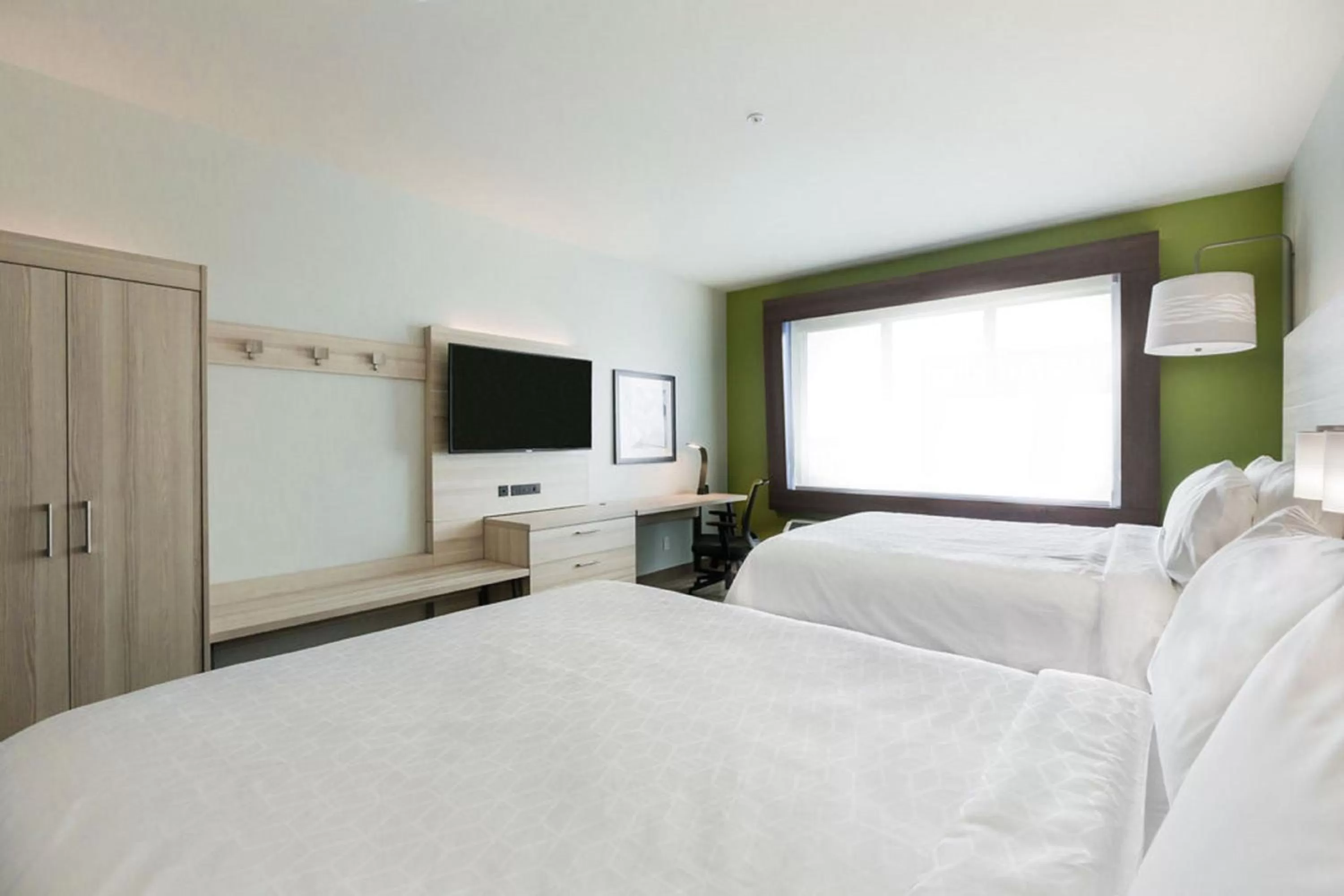 Photo of the whole room, Bed in Holiday Inn Express & Suites Edmonton N - St Albert by IHG