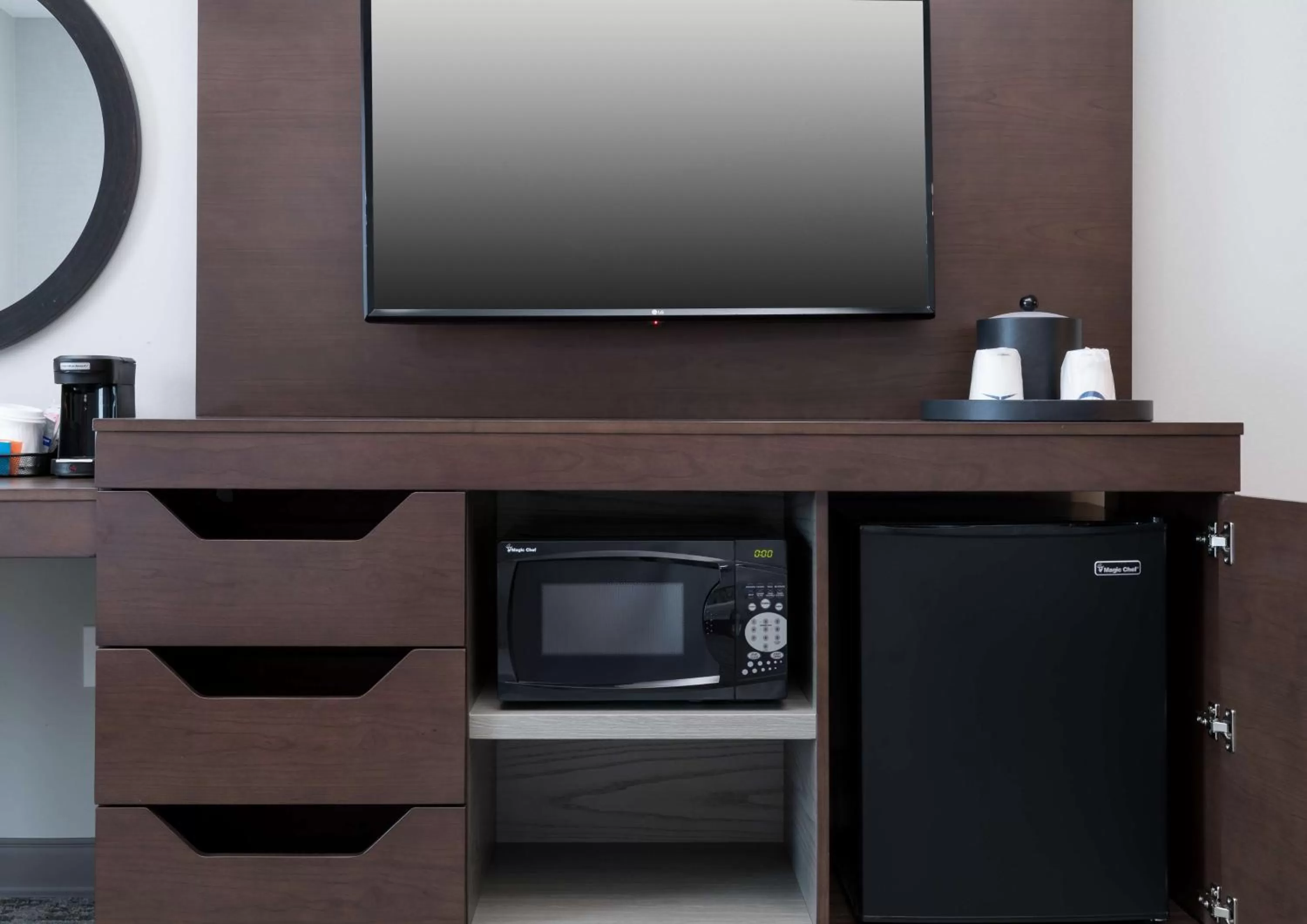 Photo of the whole room in Hampton Inn & Suites Cape Canaveral Cruise Port, Fl