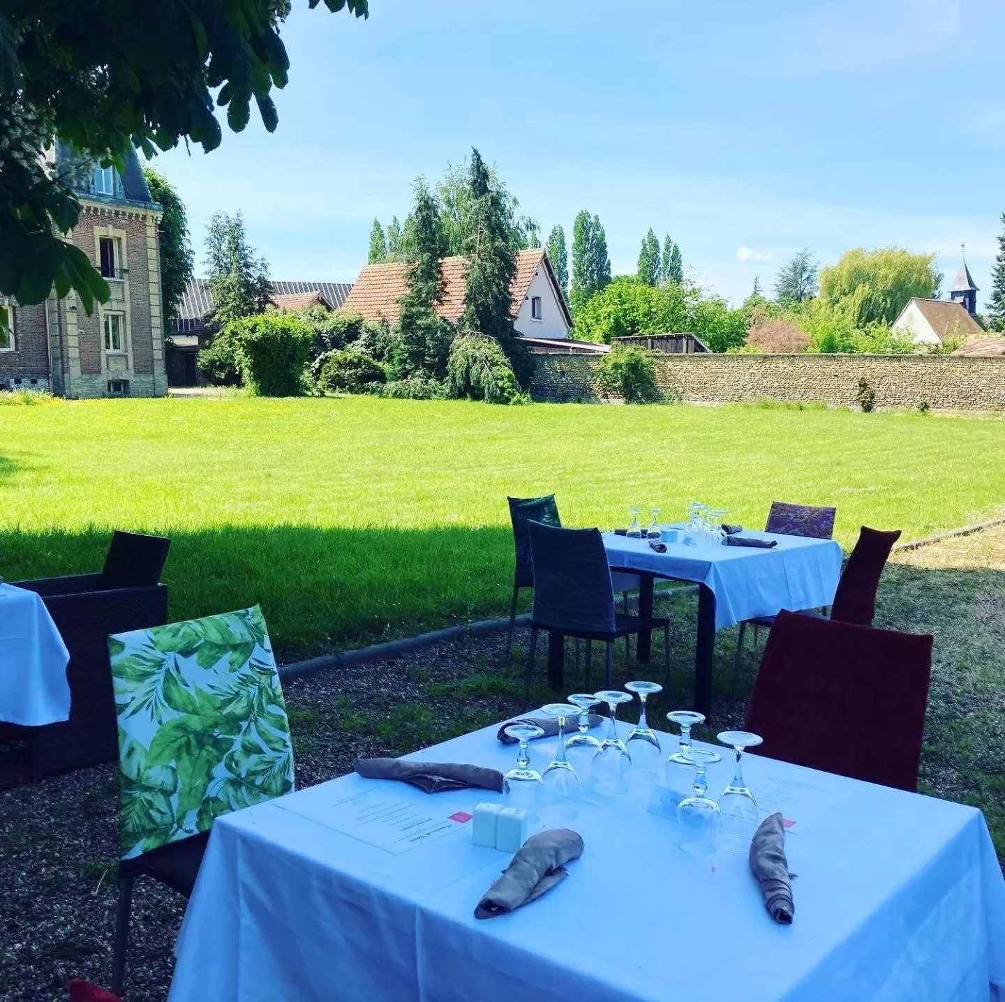 Restaurant/places to eat in Château Corneille