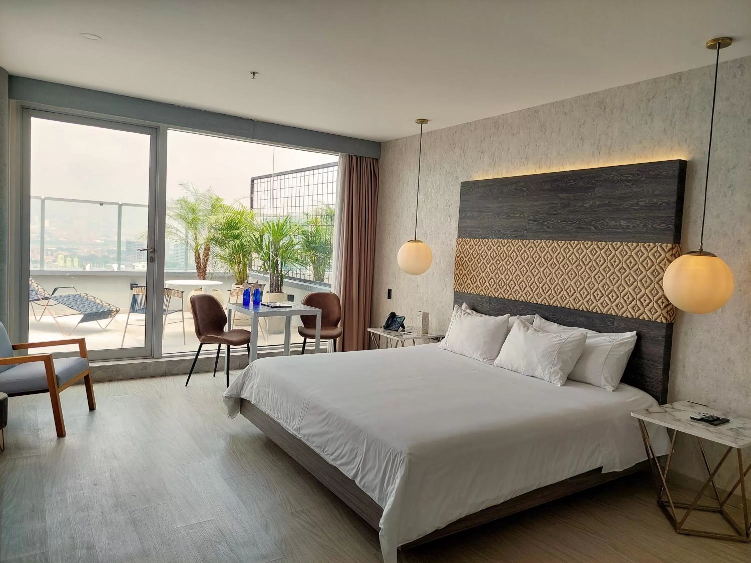 Decorative detail, Bed in Viaggio Medellín Grand Select