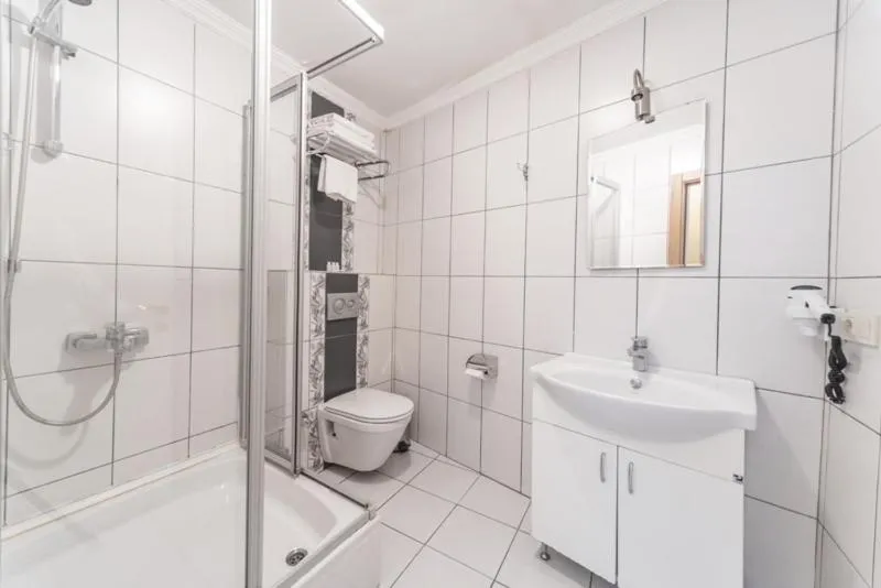 Bathroom in Tayahatun Hotel
