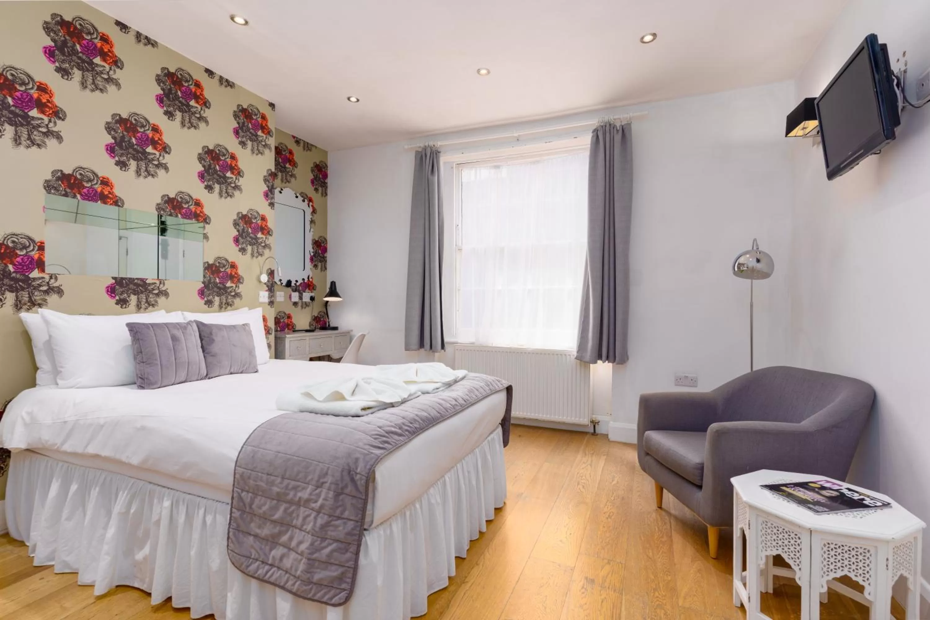 Photo of the whole room, Bed in Bower House