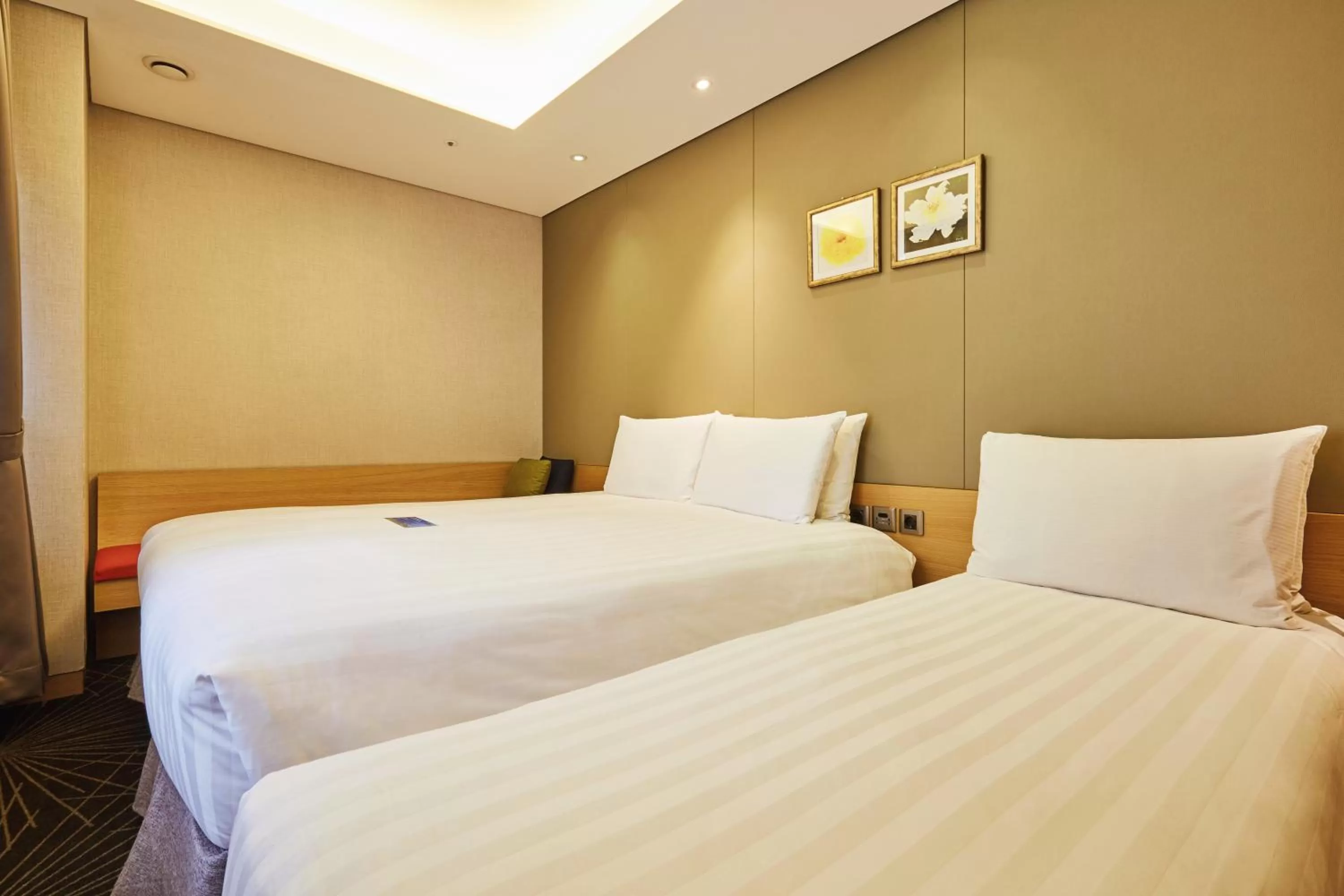 Bed in Days Hotel by Wyndham Seoul Myeongdong