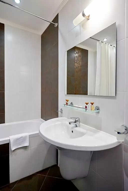 Bathroom in Penelopa Palace Apart Hotel & SPA