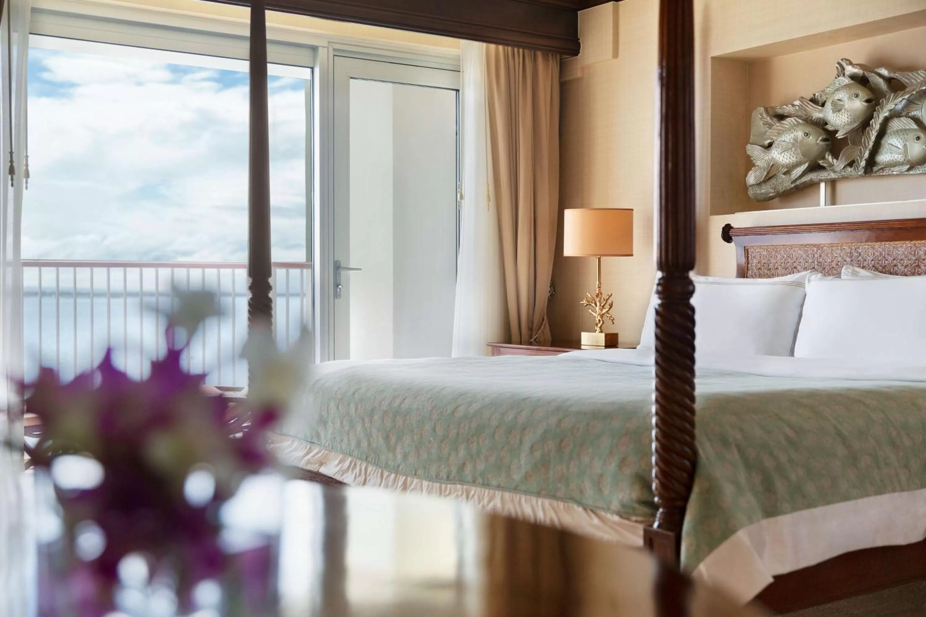 Photo of the whole room, Bed in Shangri-La Mactan, Cebu