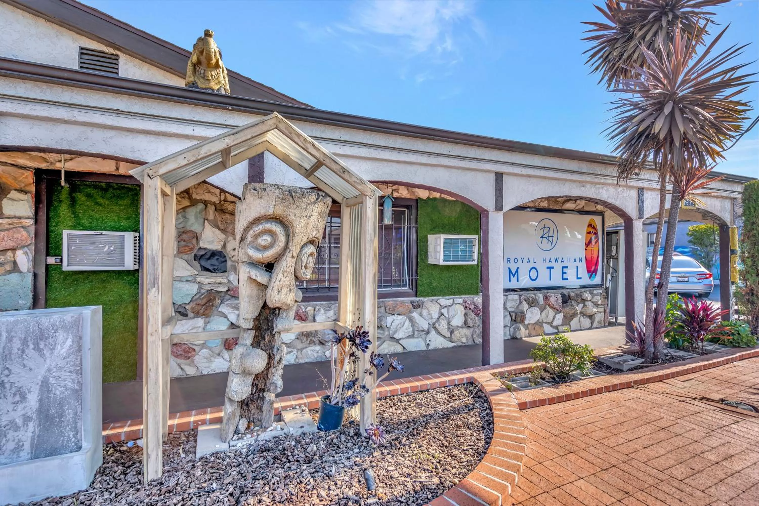 Property building in Royal Hawaiian Inn - Mid City, Los Angeles