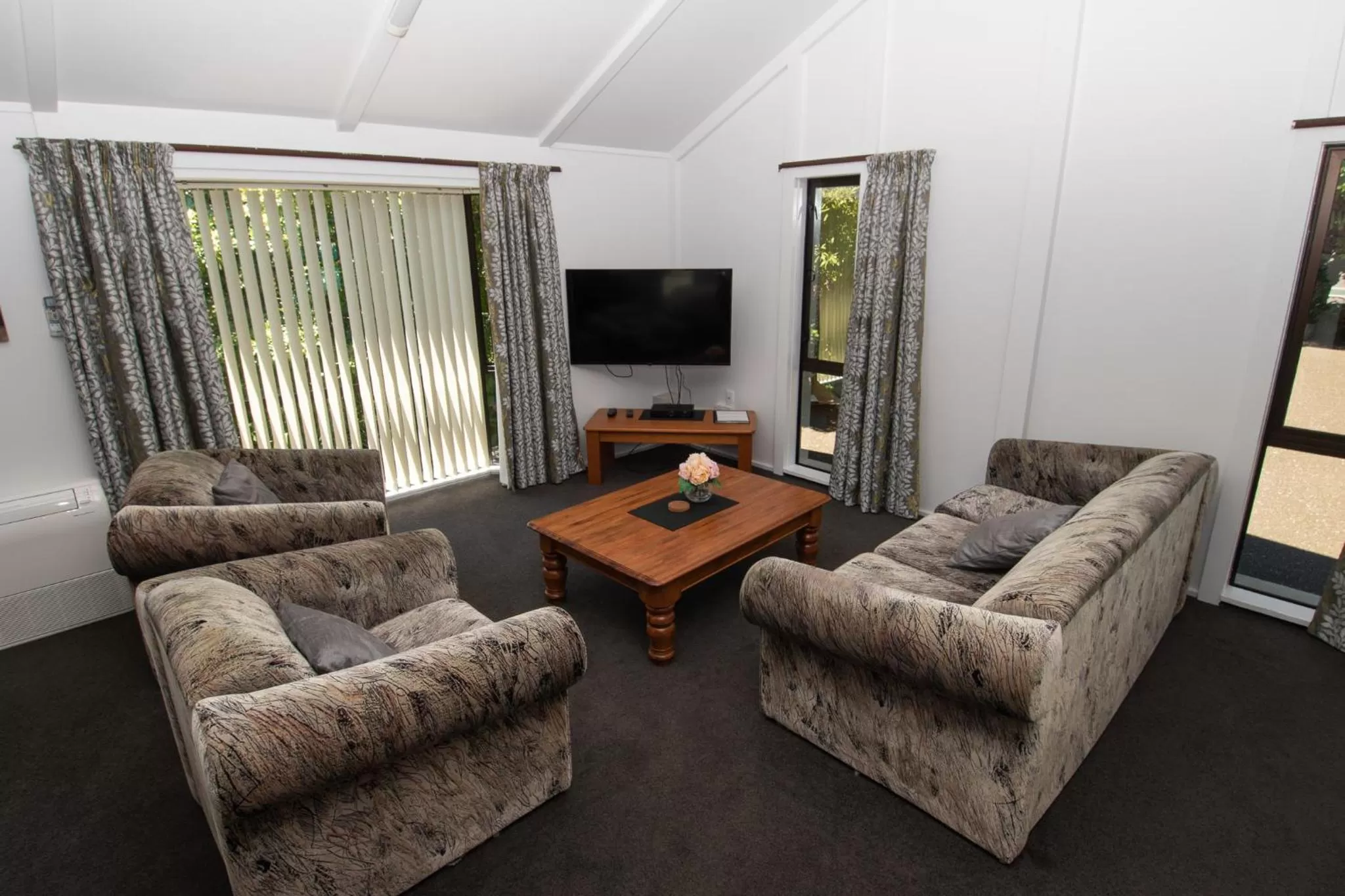 Living room in Middle Park Motel