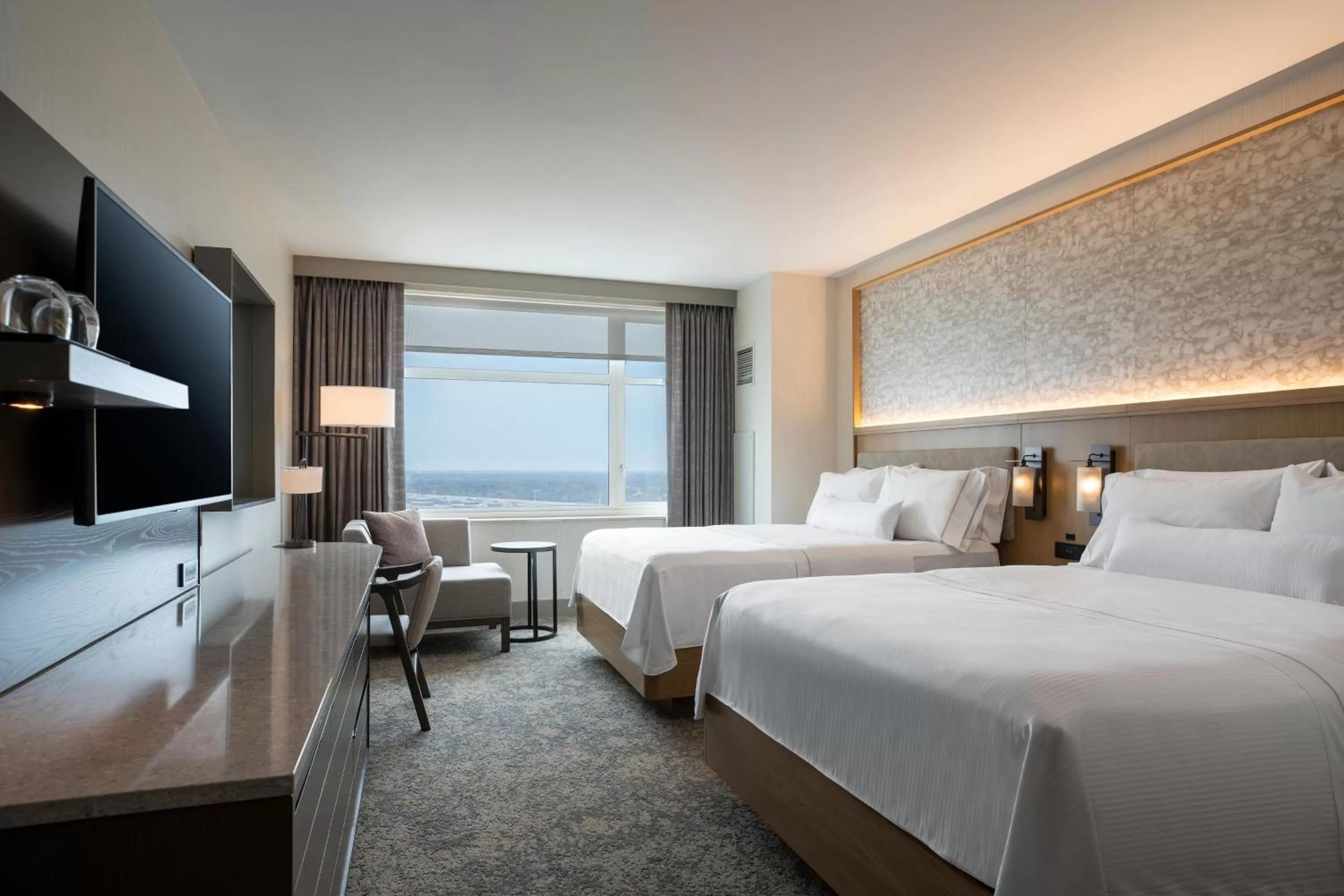 Photo of the whole room, Bed in The Westin Chicago Lombard