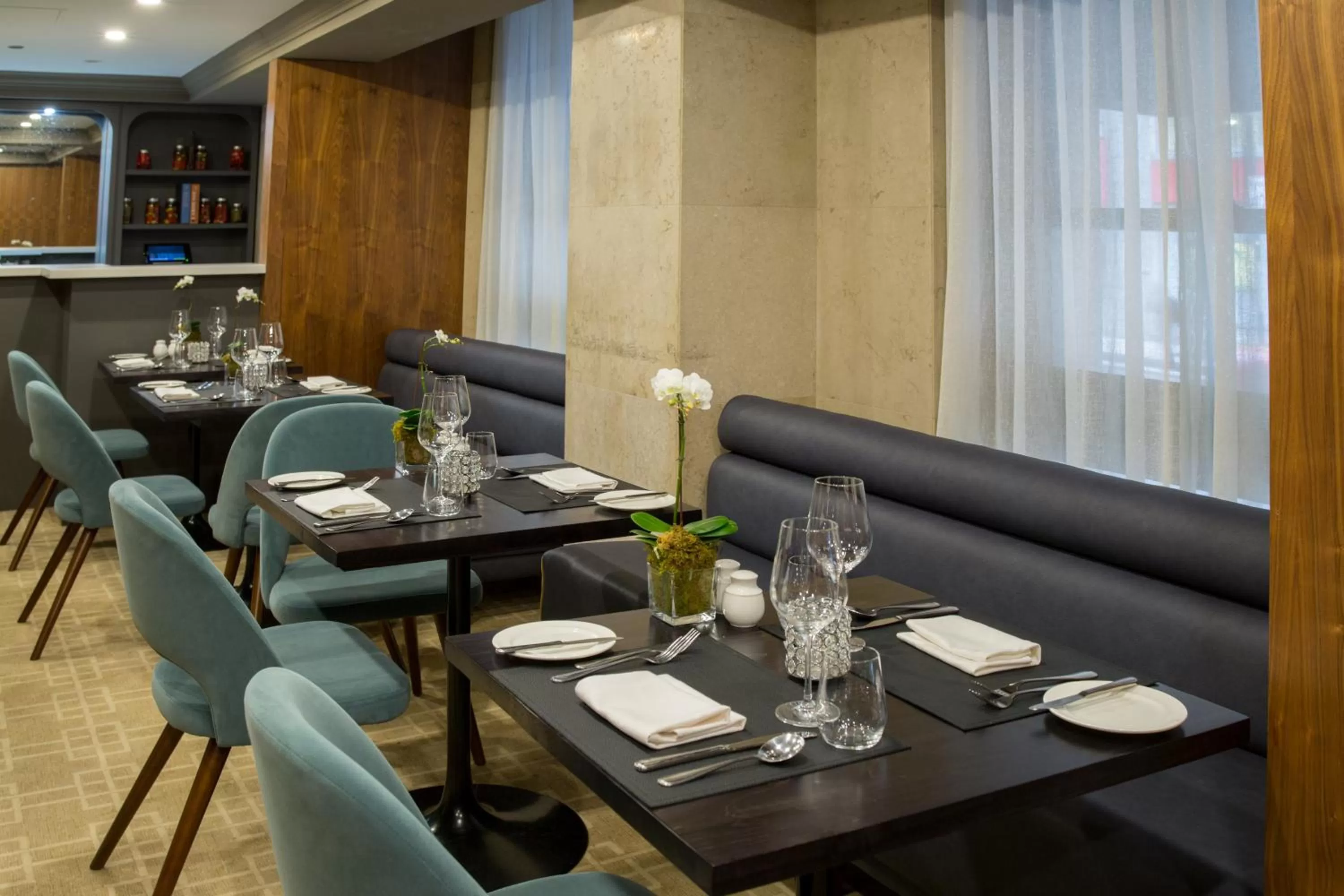 Restaurant/places to eat in One King West Hotel and Residence
