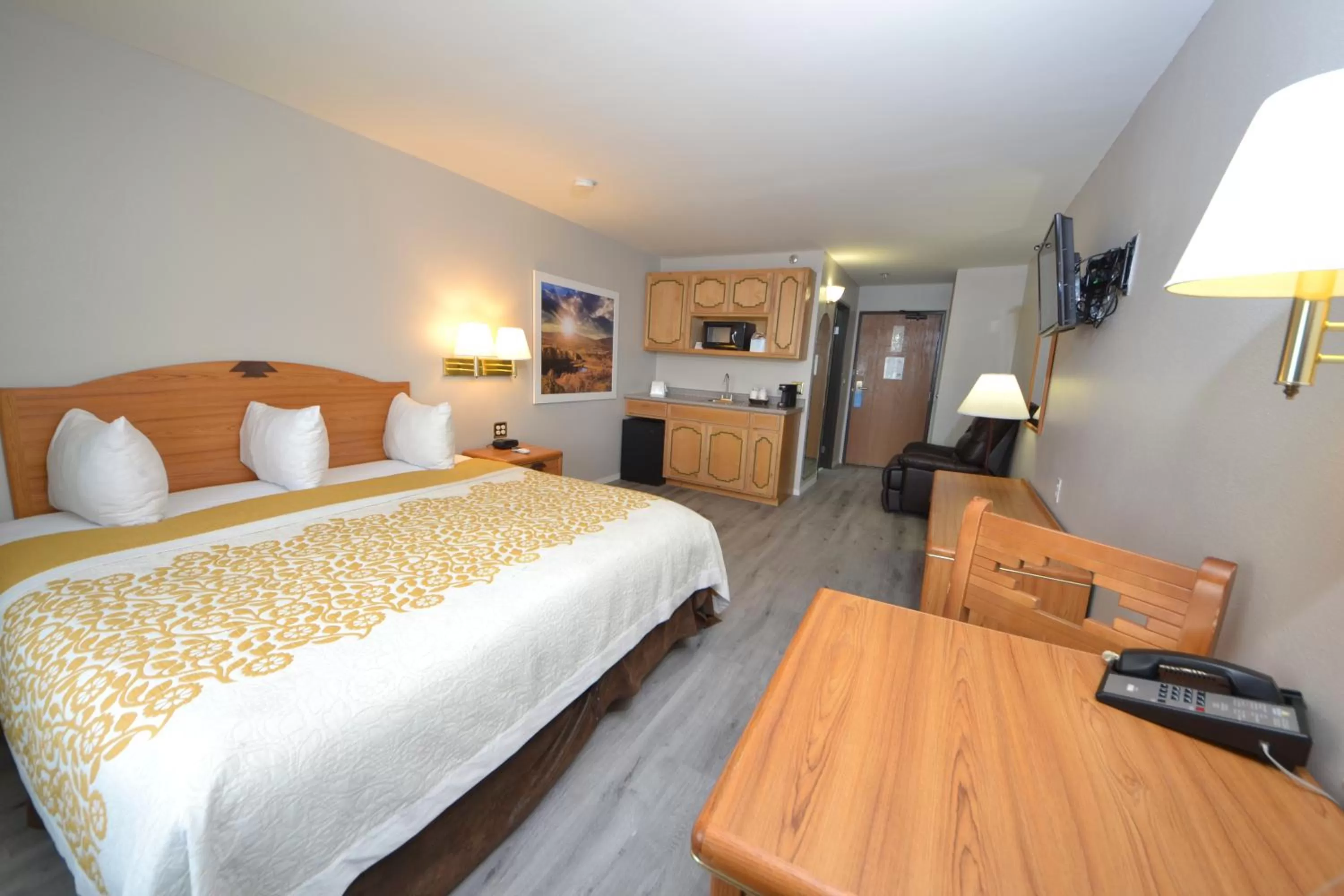Photo of the whole room, Bed in Days Inn & Suites by Wyndham Airport Albuquerque