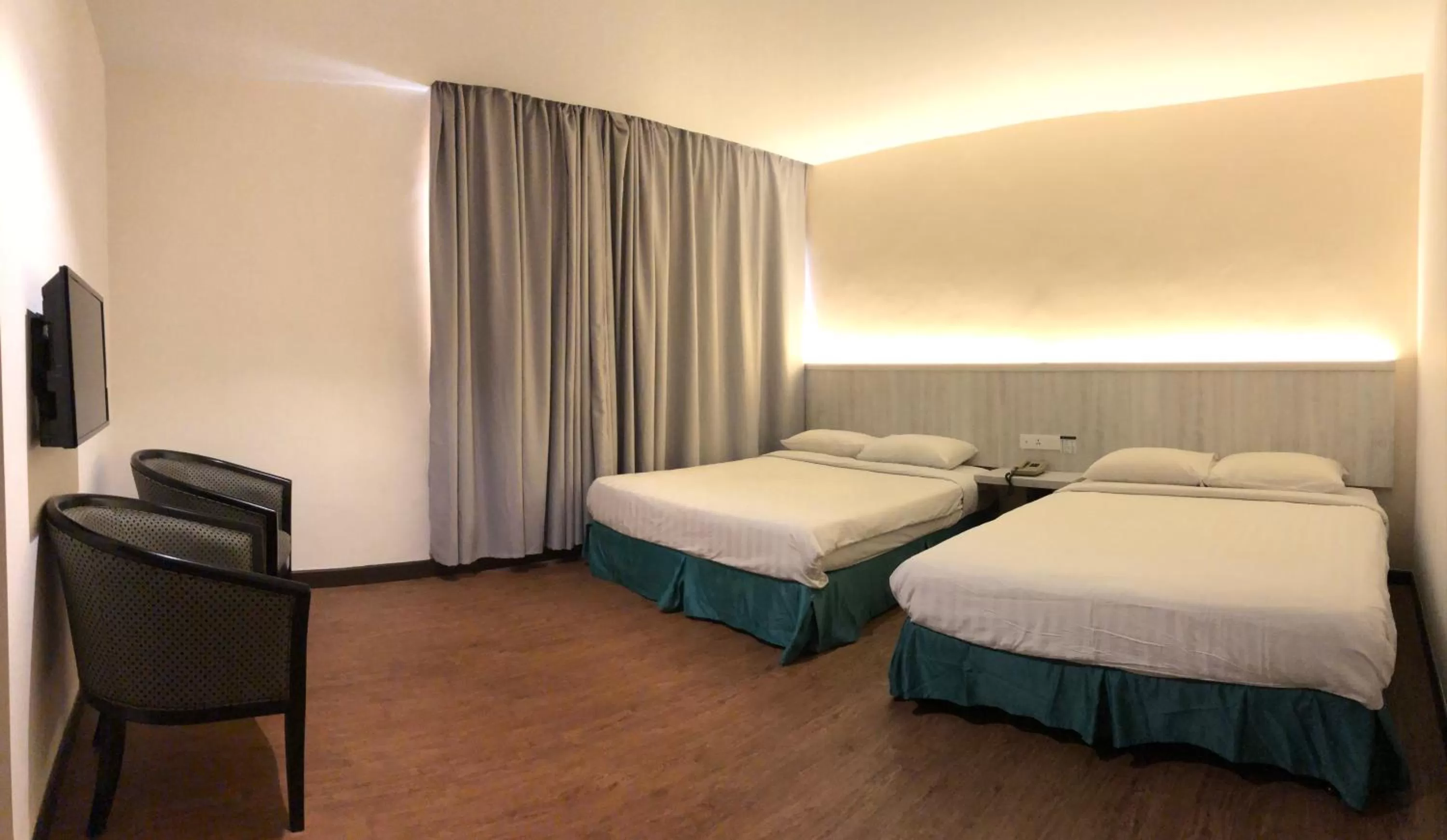 Photo of the whole room, Bed in Hotel Regal Malaysia