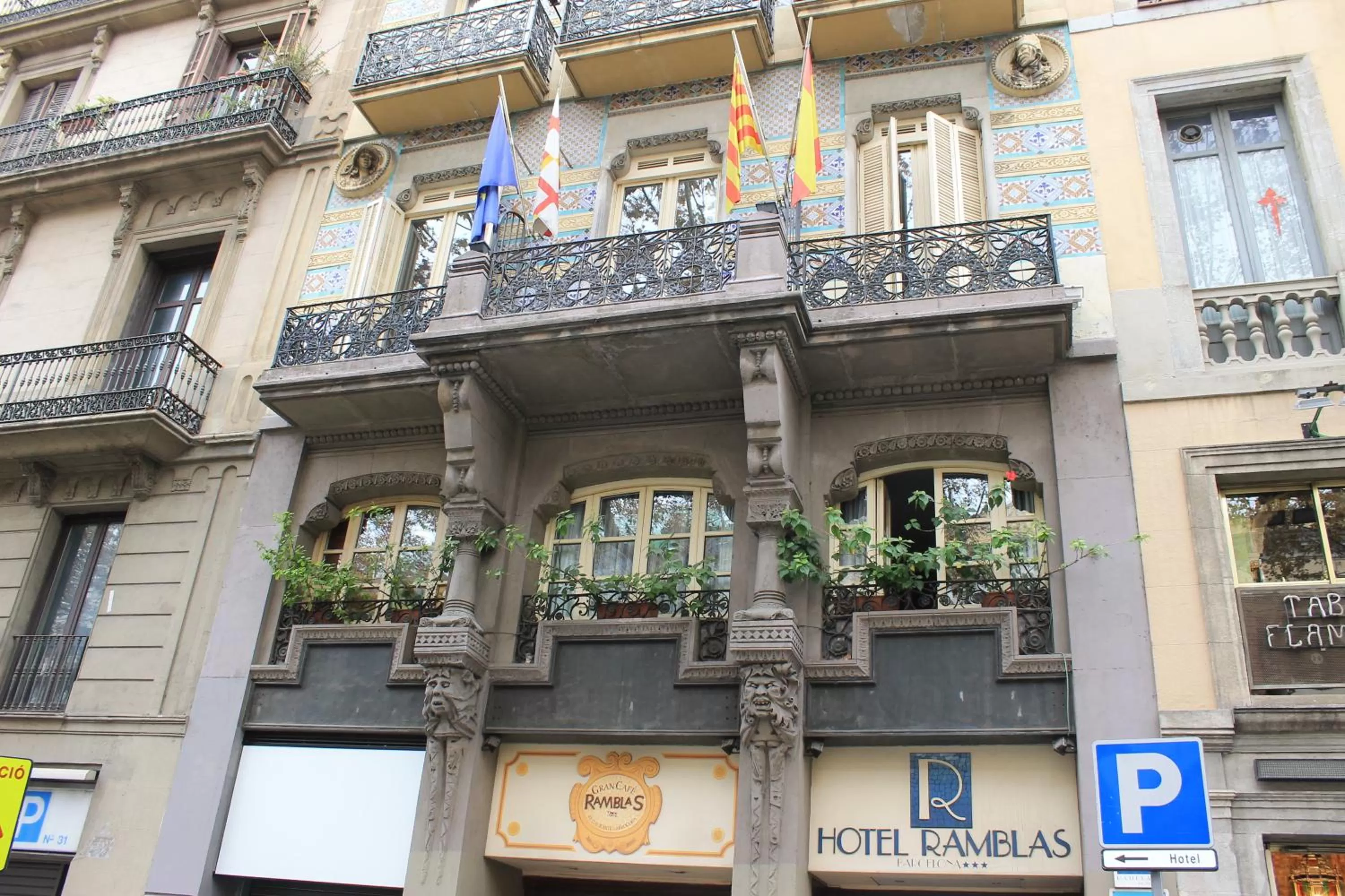 Facade/entrance in Ramblas Hotel