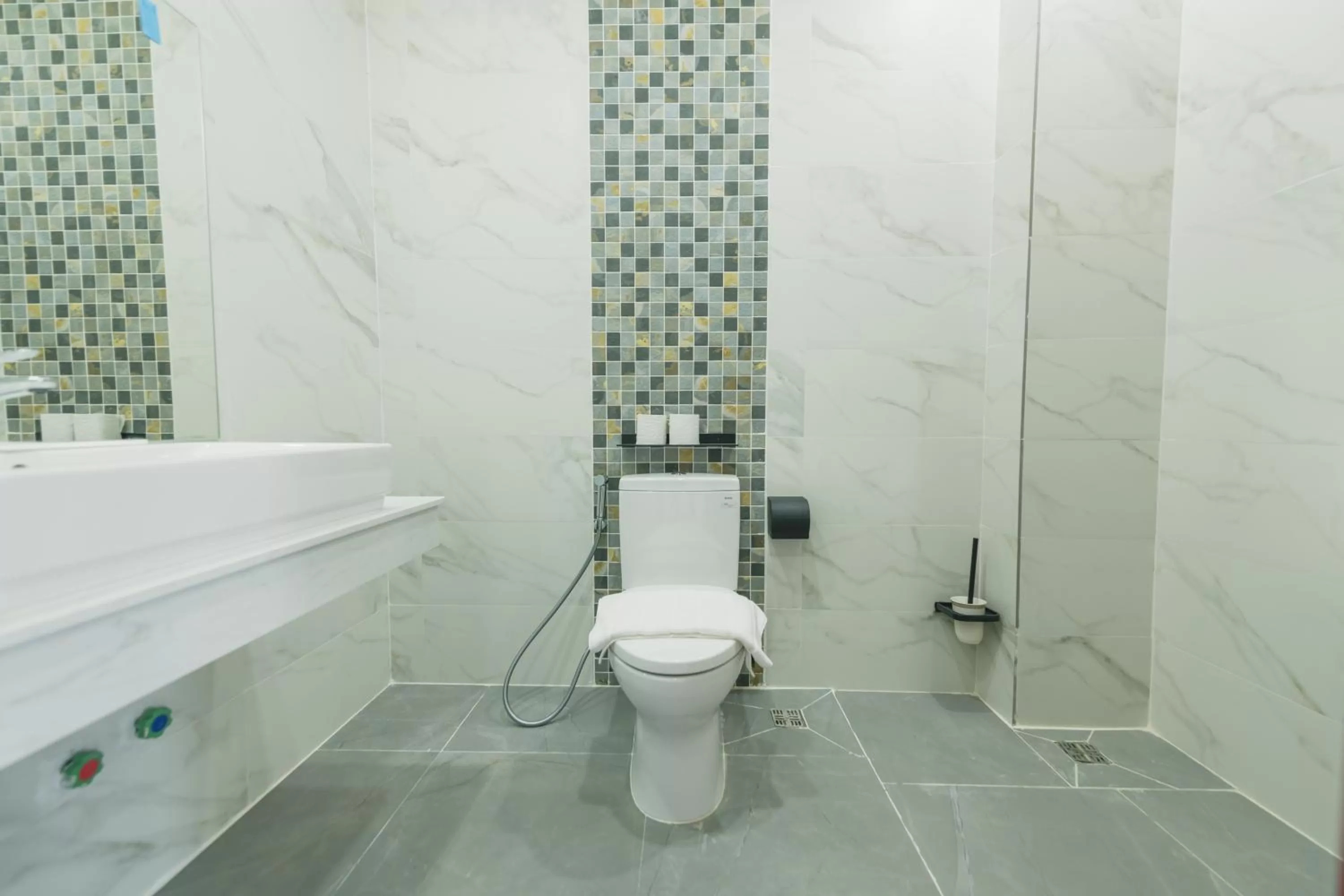 Shower in Residence 110 (Hotel and Apartments)