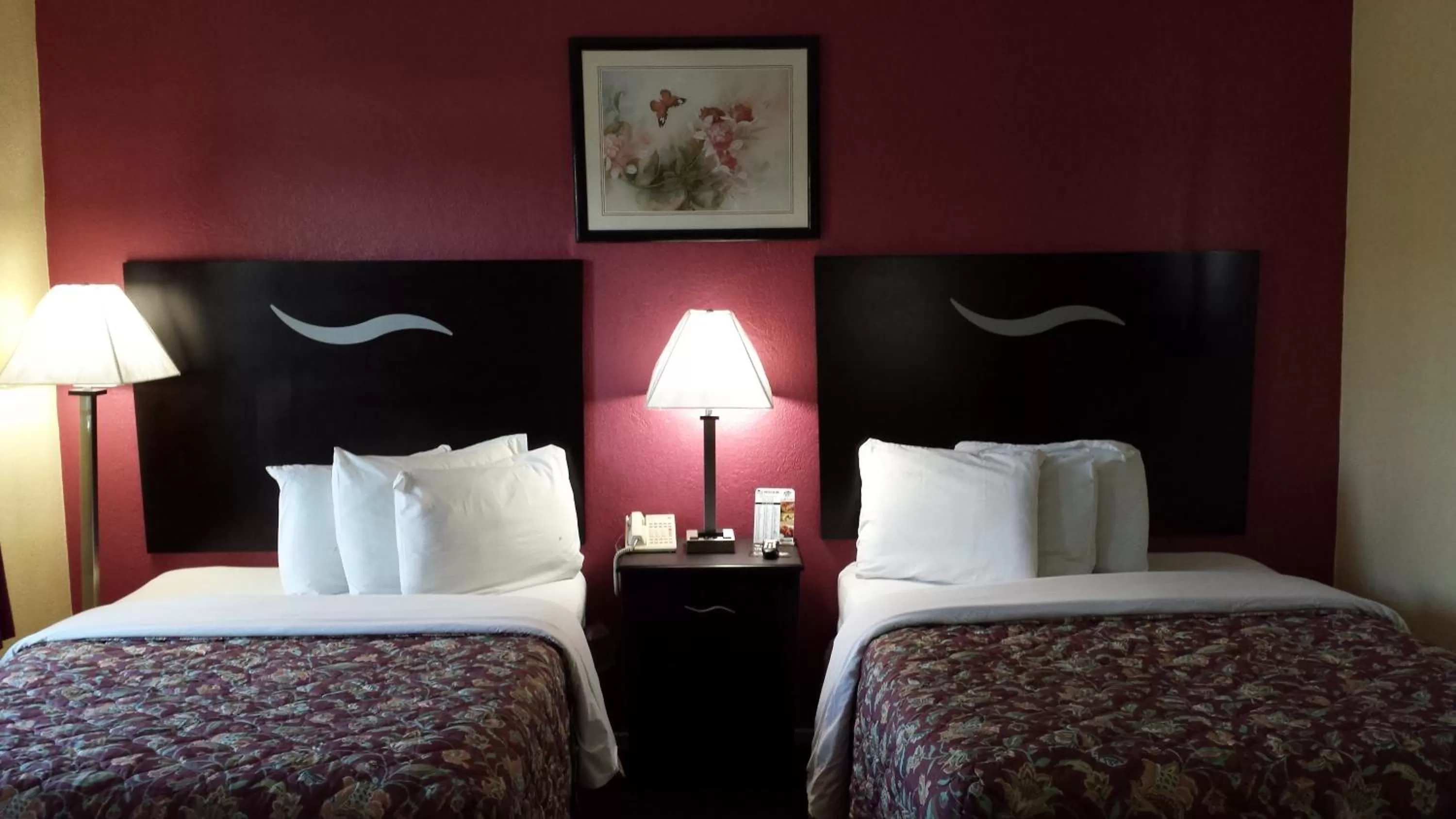 Bedroom, Bed in American Inn