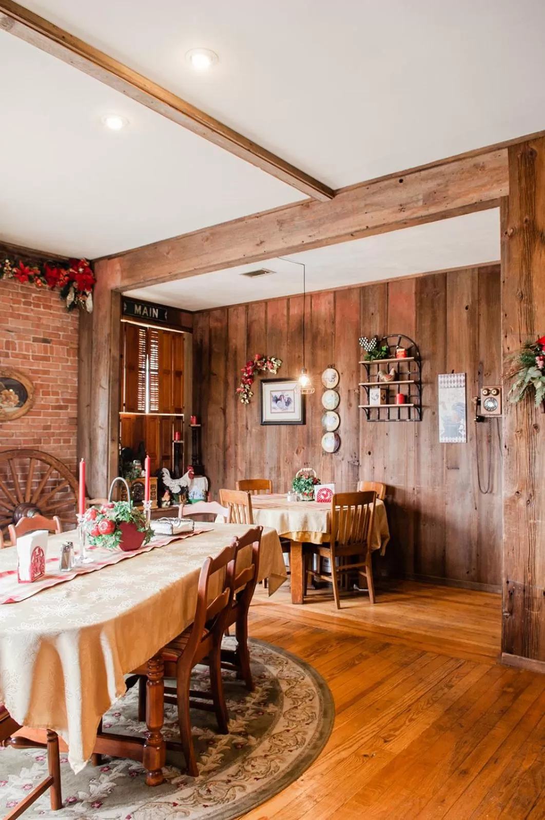 Dining area in The Historic Wolf Hotel