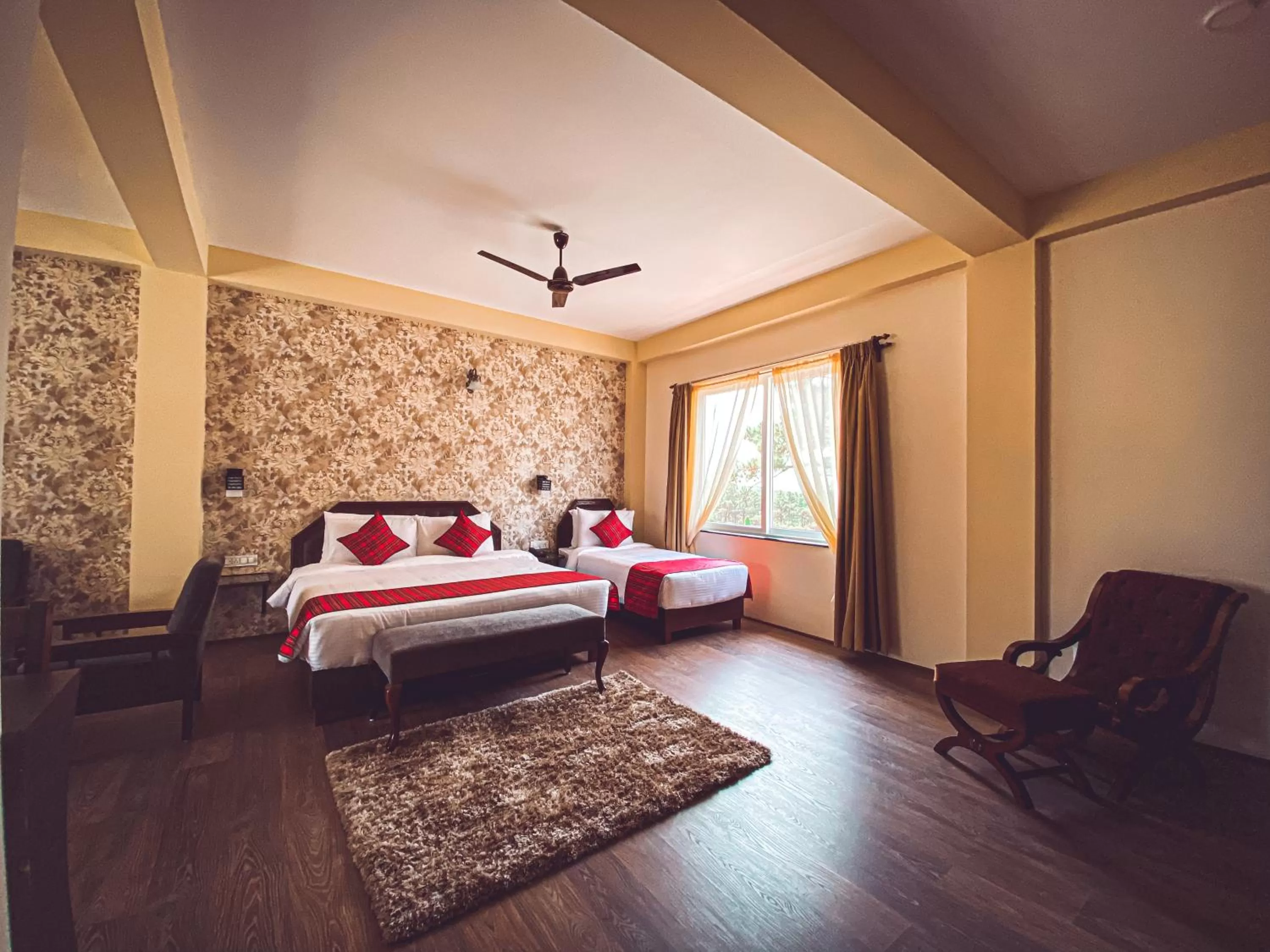 Photo of the whole room in Windermere Inn