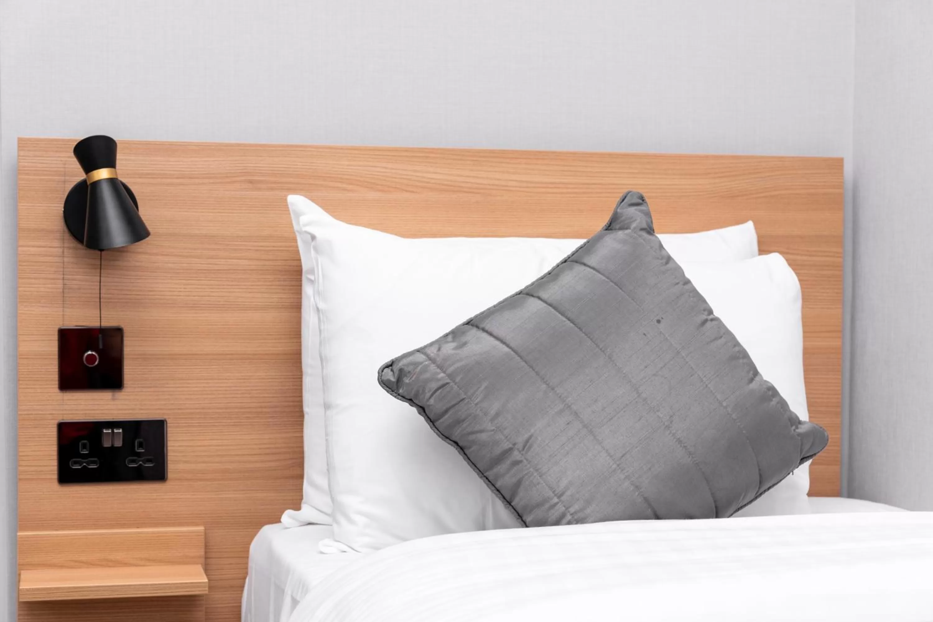 Bedroom, Bed in Gainsborough Hotel