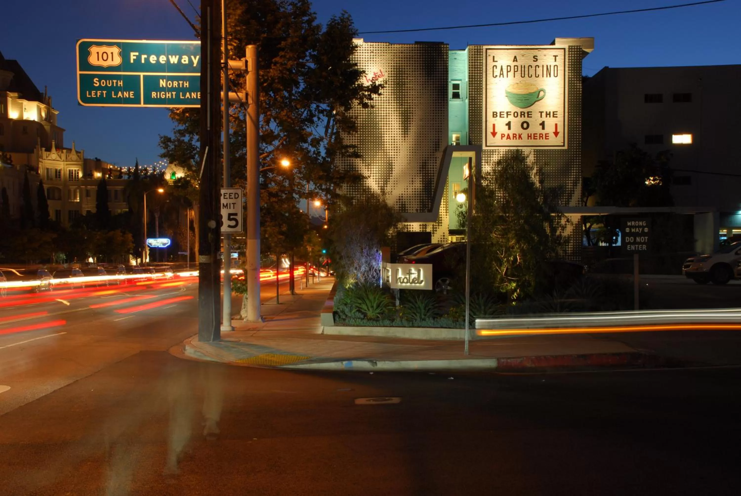 Night in The Hollywood Franklin Hotel near Universal Studios