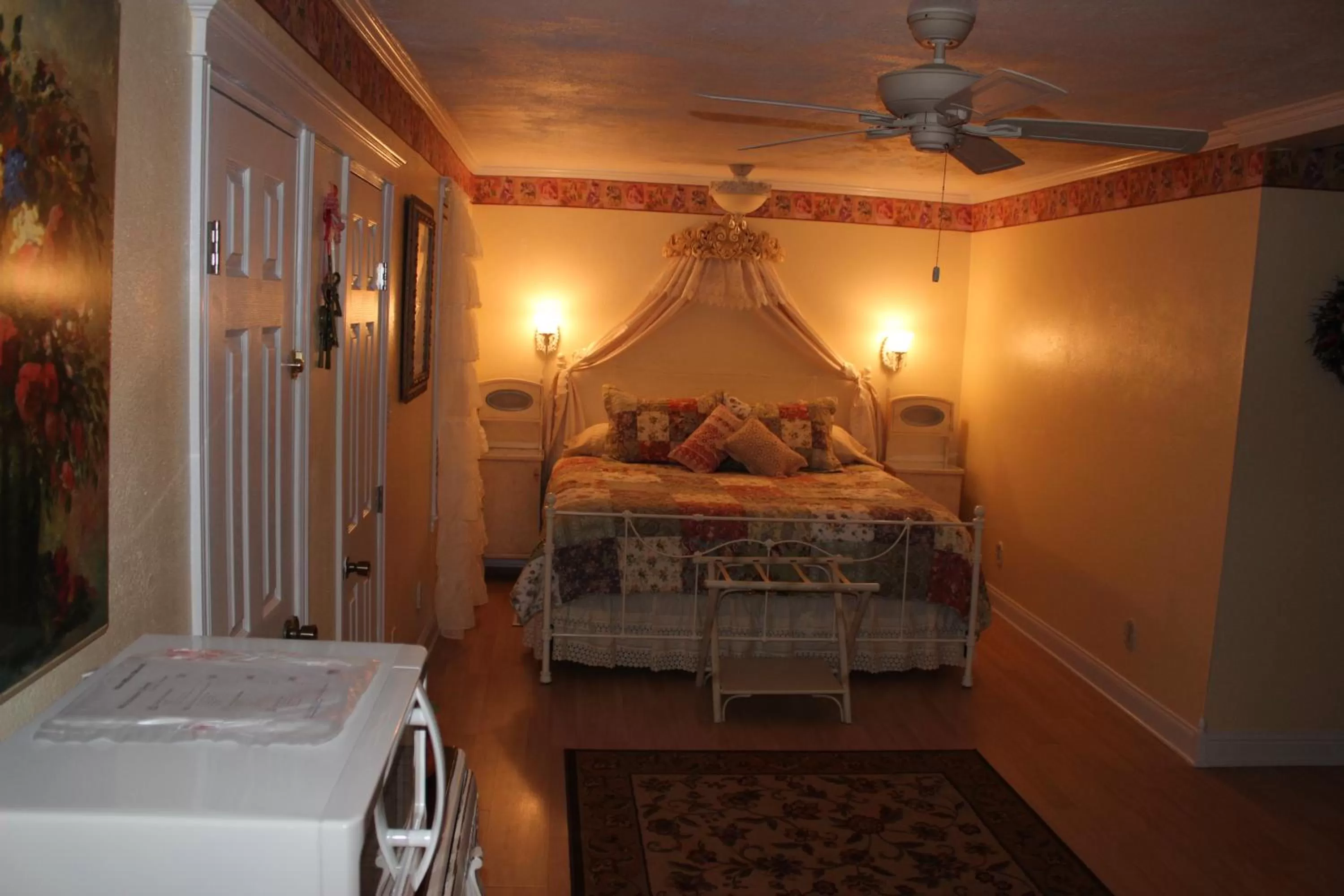 Deluxe King Room in Book Nook Inn