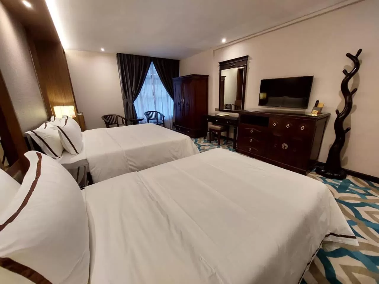 Bed in CHRISTEE SUITES HOTEL