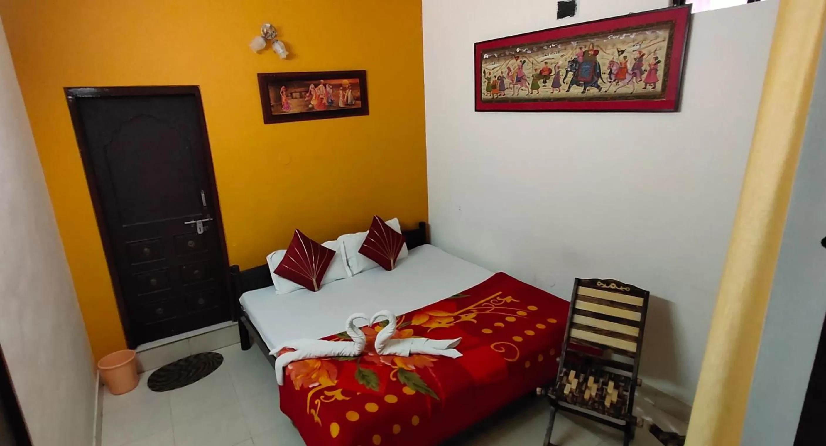 Bed in Haveli Taragarh Palace