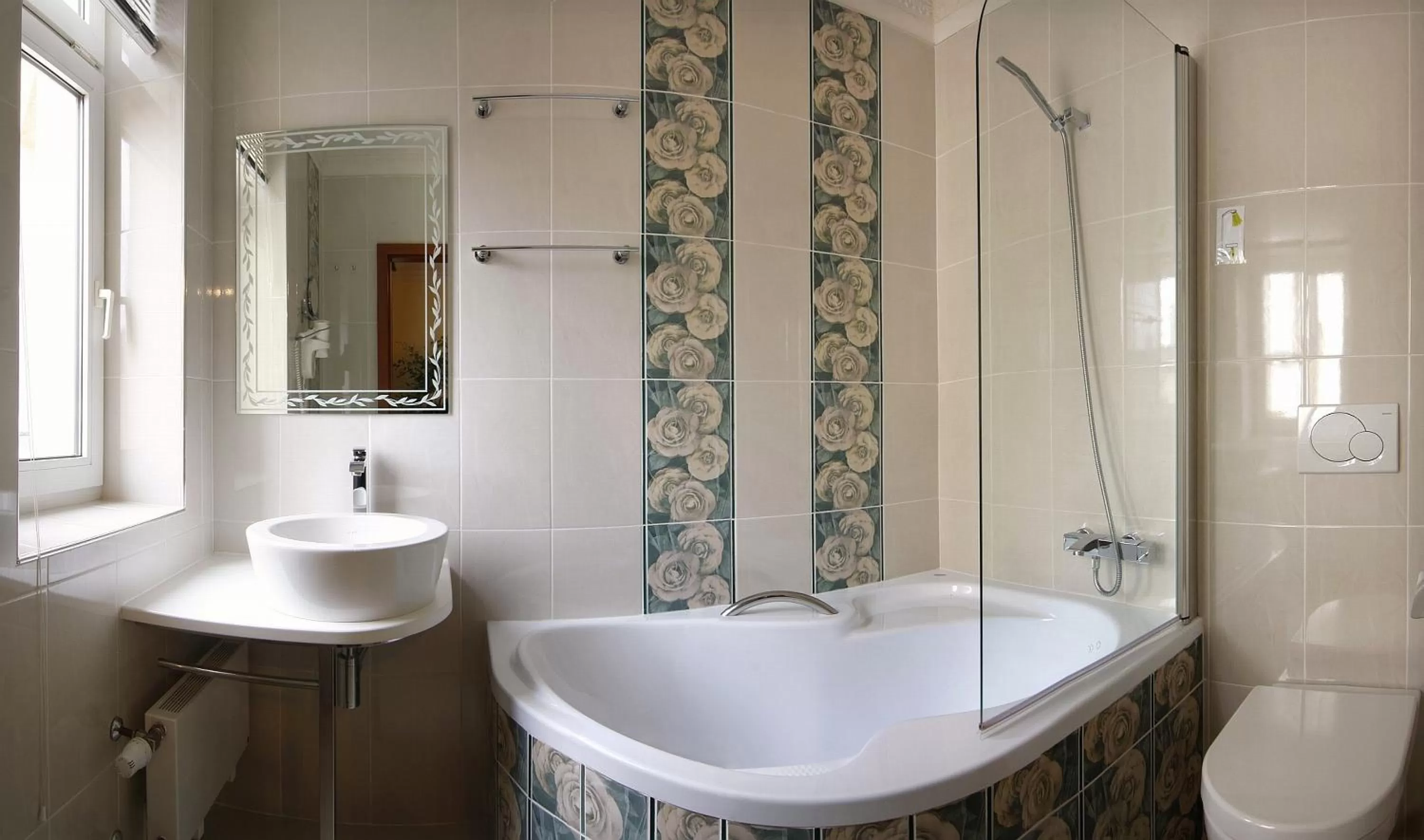 Bathroom in Green Garden Hotel