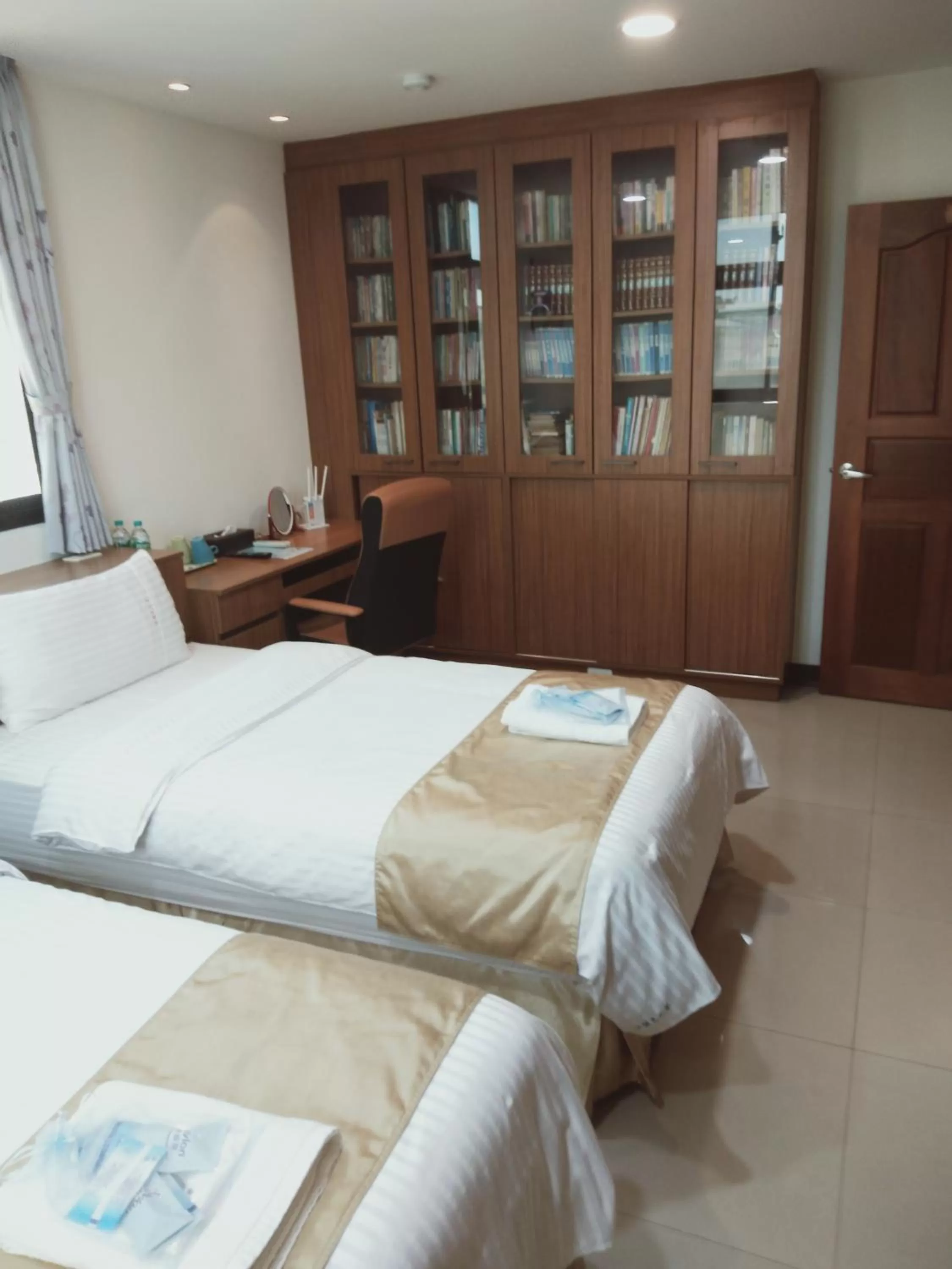 Photo of the whole room, Bed in Frank B&B