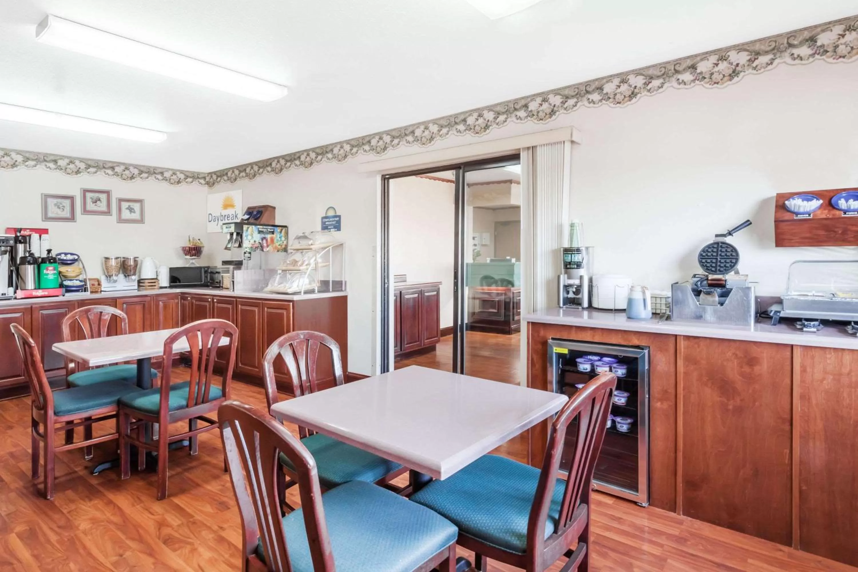 Restaurant/places to eat in Days Inn by Wyndham Dyersburg