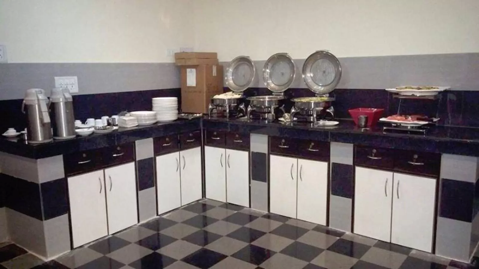 Restaurant/places to eat in Hotel Ashlesh Manipal